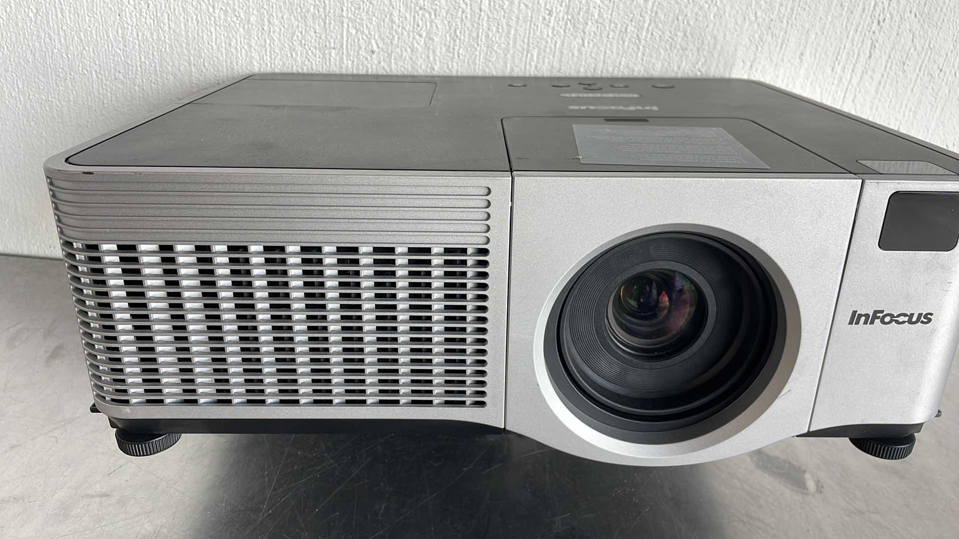 Photo 1 of INFOCUS LCD PROJECTOR MODELW400