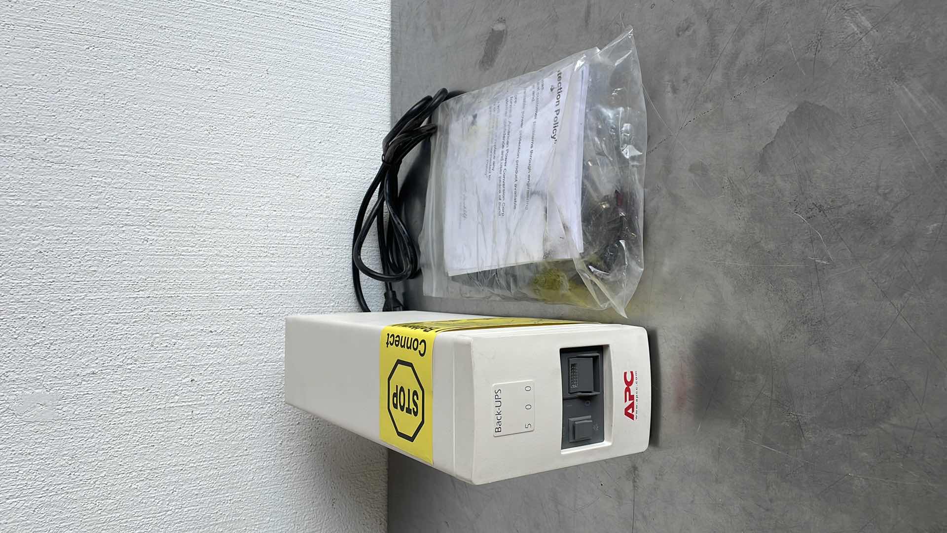 Photo 1 of APC Back-UPS 500VA,120V