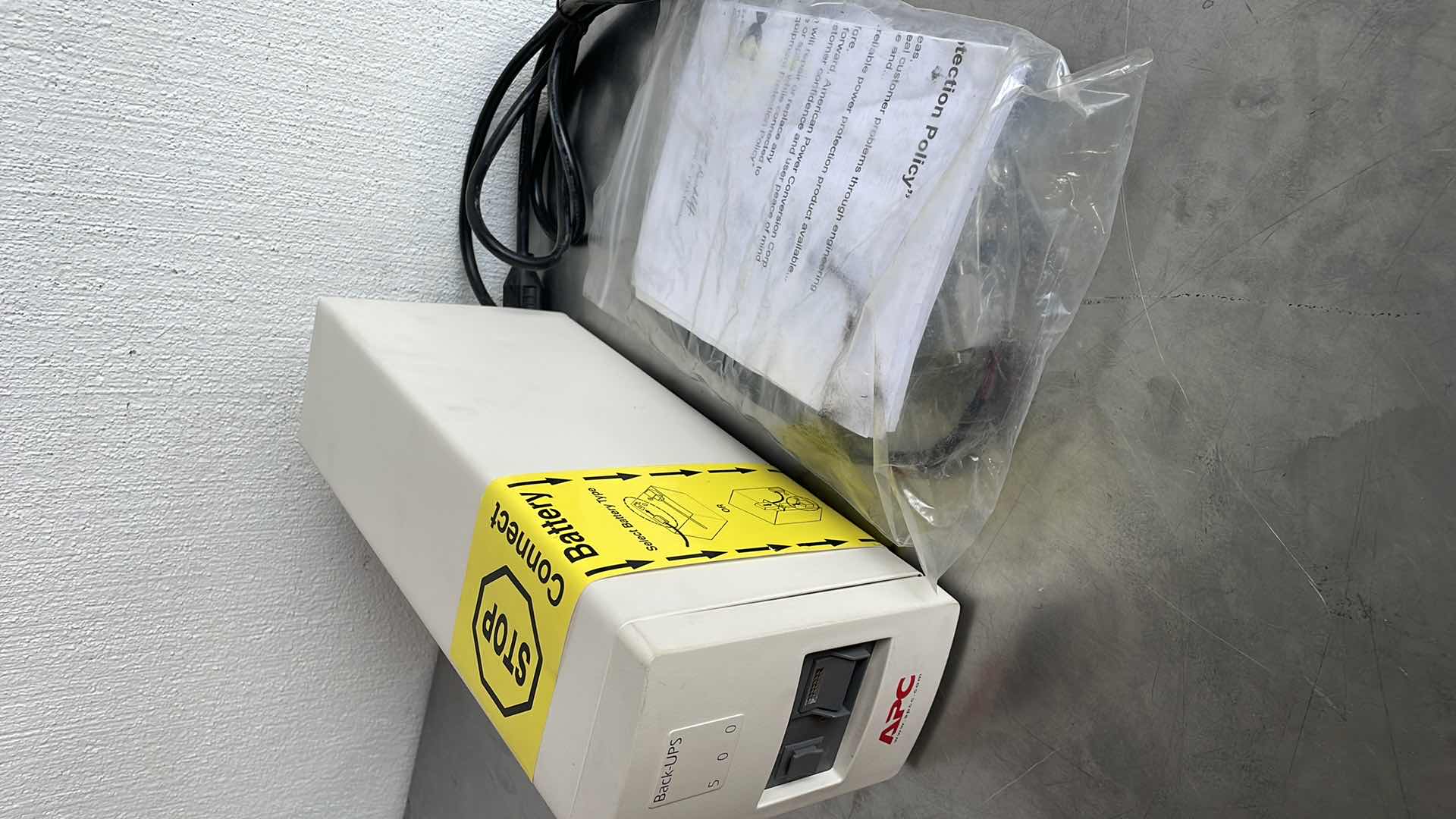 Photo 3 of APC Back-UPS 500VA,120V