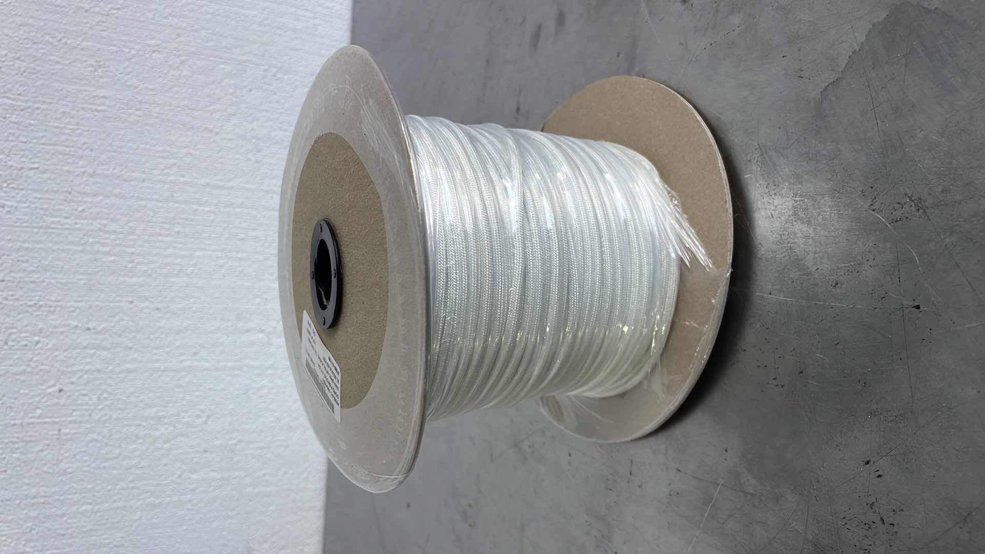 Photo 1 of PARACHUTE CORD WHITE 400’