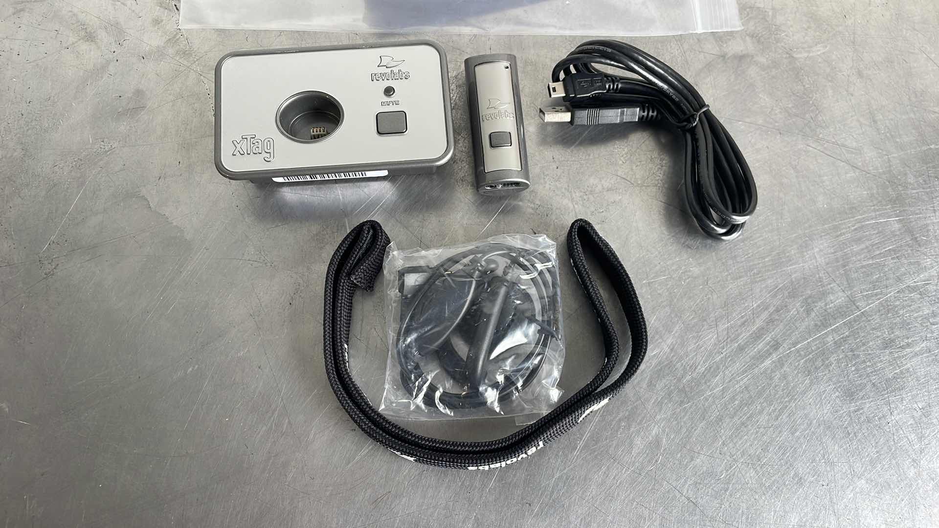 Photo 2 of REVOLAB XTAG WIRELESS USB MIC MODEL 02-DSKCHG-D