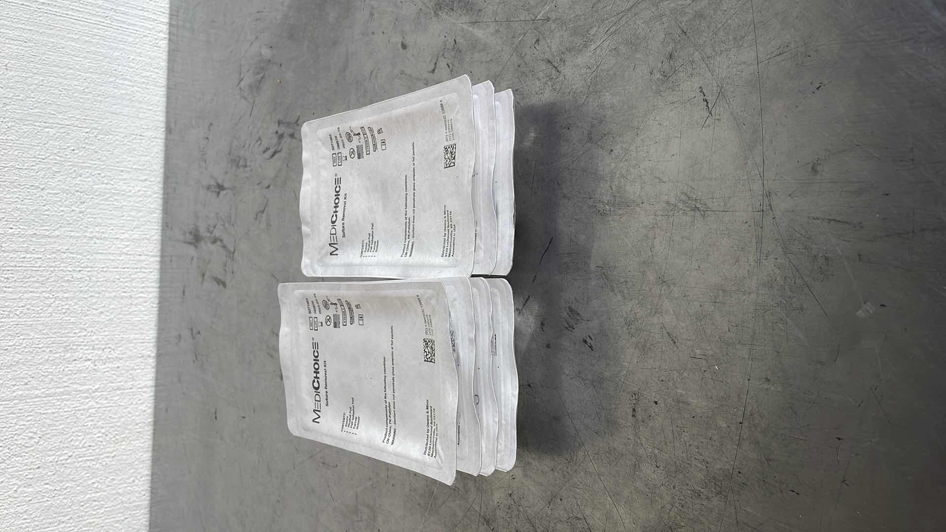 Photo 1 of SUTURE REMOVAL KITS (7)