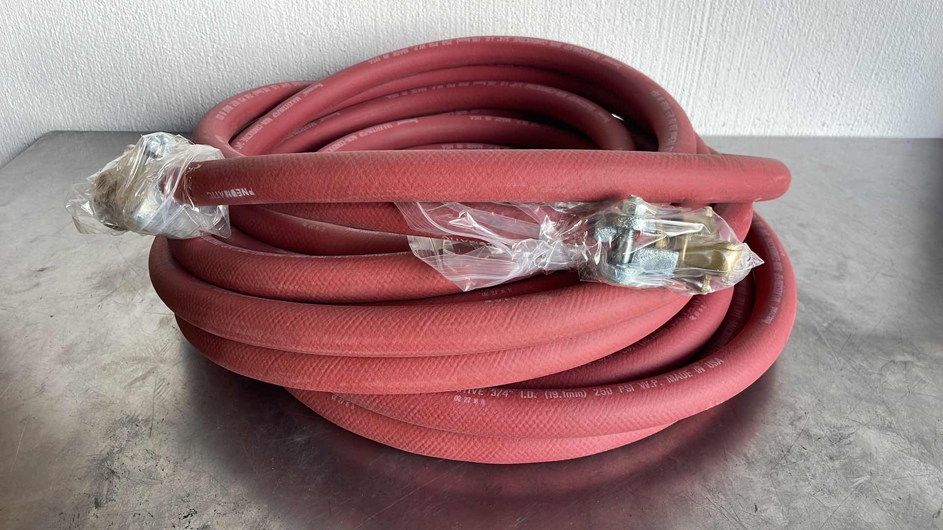 Photo 1 of HJ19-050E HEAVY-DUTY JACK HAMMER RED RUBBER HOSE 3/4" X 50' 300 PSI