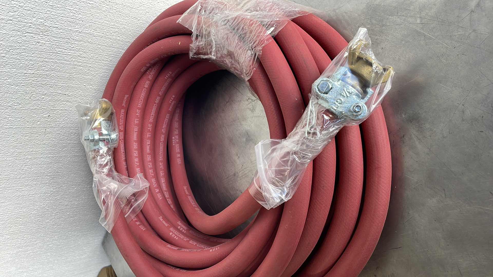 Photo 2 of HJ19-050E HEAVY-DUTY JACK HAMMER RED RUBBER HOSE 3/4" X 50' 300 PSI