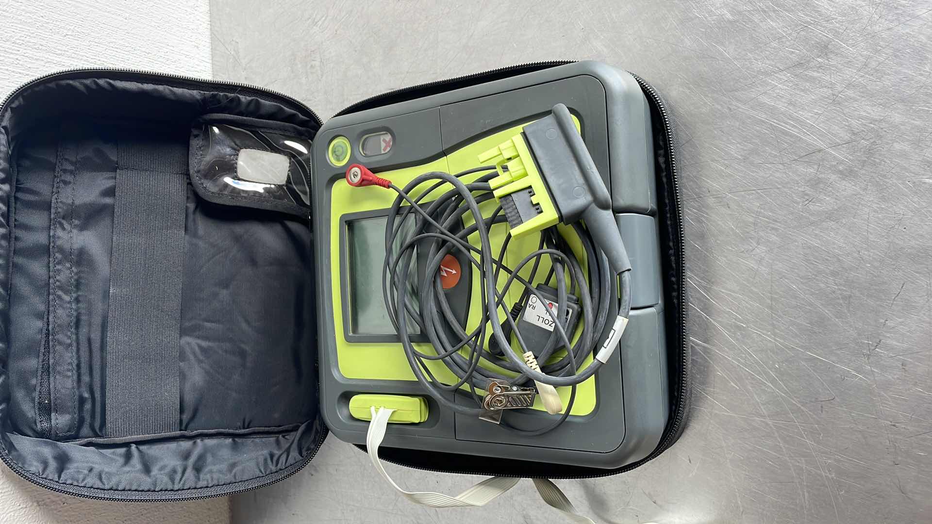 Photo 3 of ZOLL AED PRO