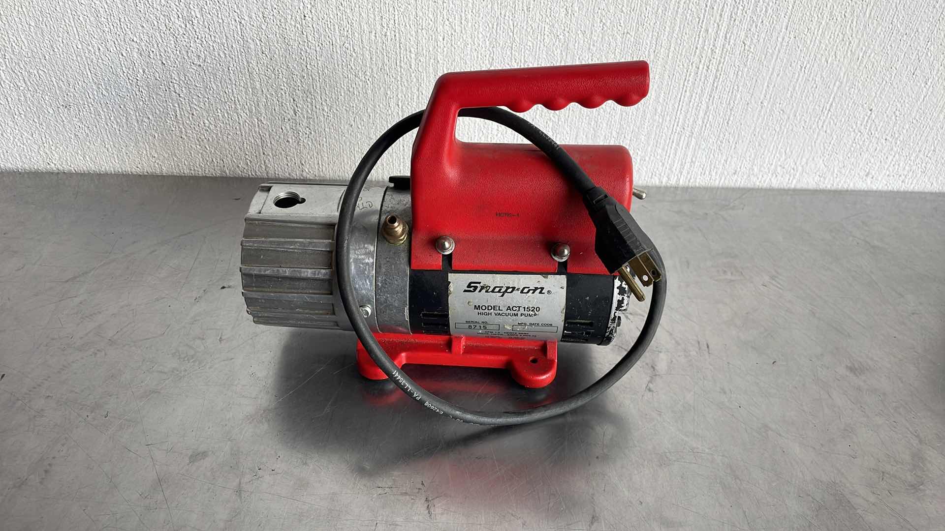 Photo 1 of SNAP-ON MODEL ACT 1520 HIGH VACUUM PUMP