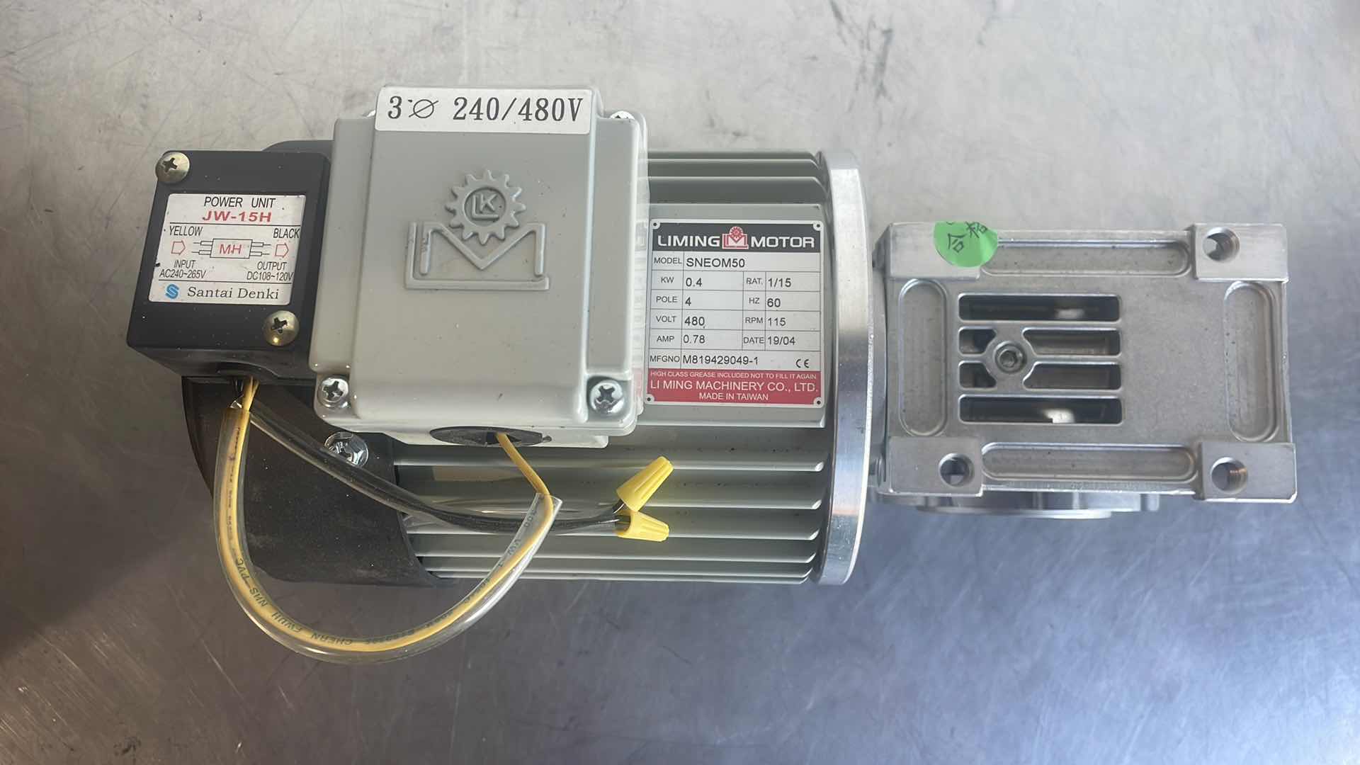 Photo 2 of TAIWAN LI MING MACHINERY CO. LIMING MOTOR SNEOM50 1KW 480V