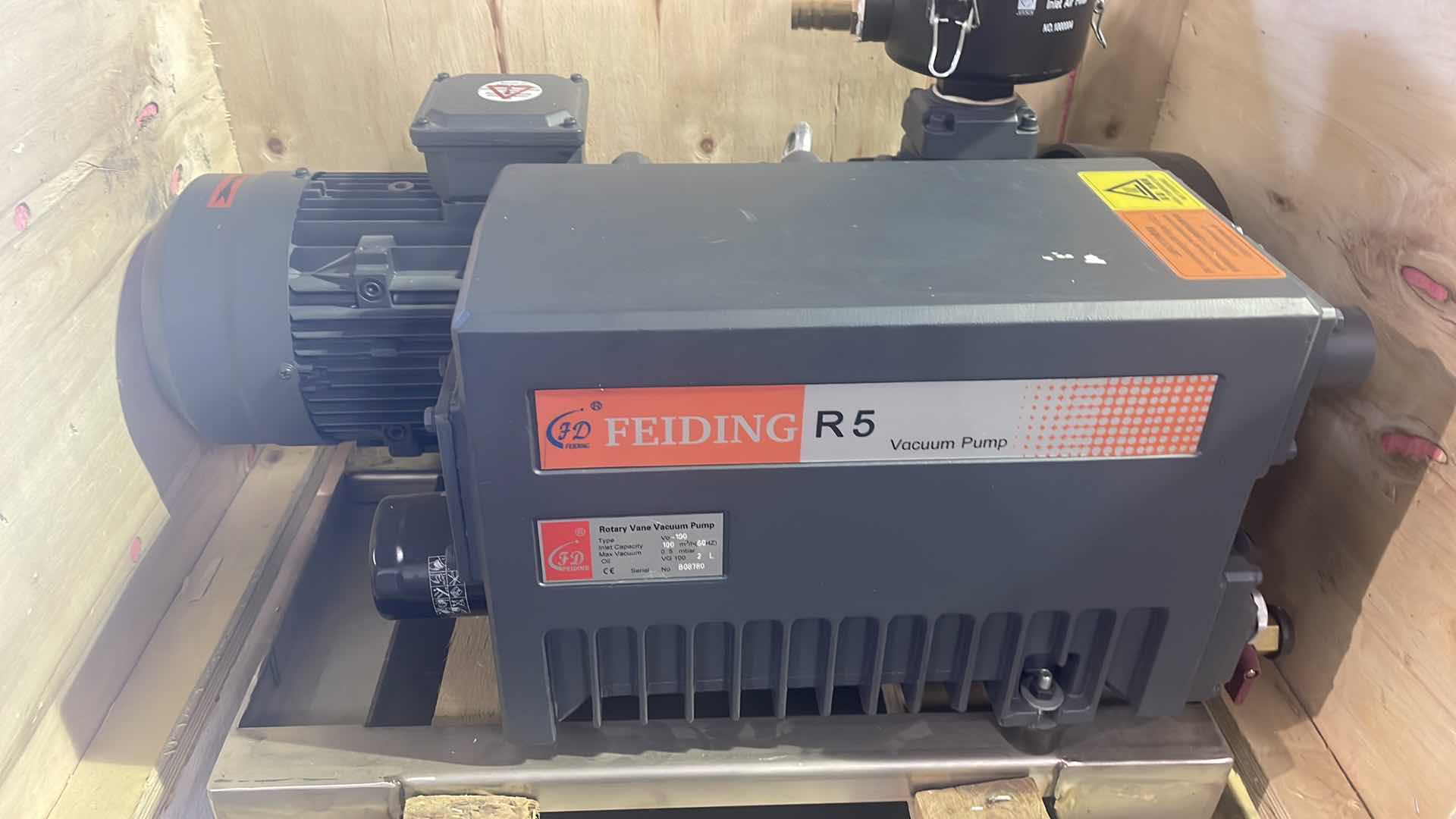 Photo 1 of FD FEIDING R5 VACUUM PUMP ROTARY VANE VACUUM PUMP