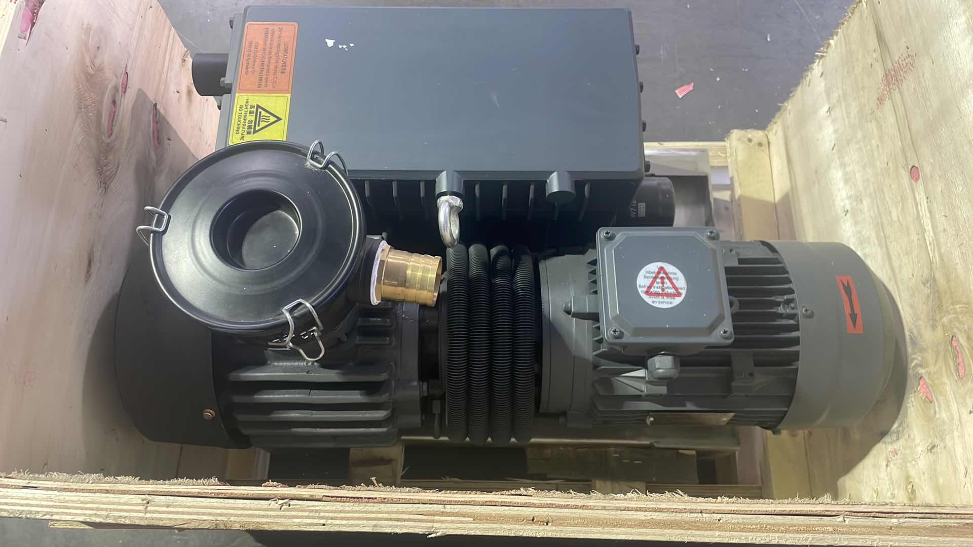 Photo 4 of FD FEIDING R5 VACUUM PUMP ROTARY VANE VACUUM PUMP