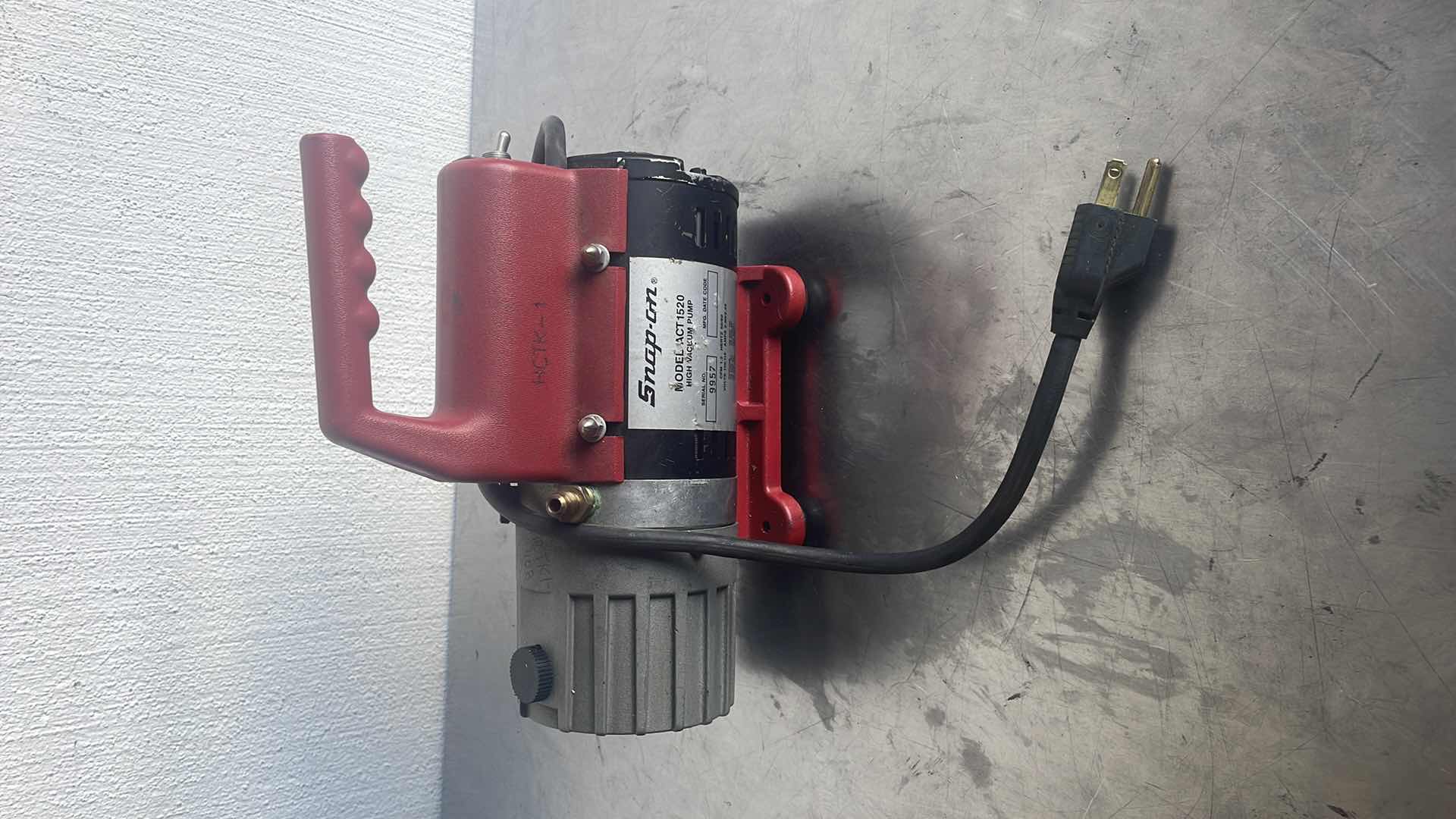 Photo 1 of SNAP-ON MODEL ACT 1520 HIGH VACUUM PUMP