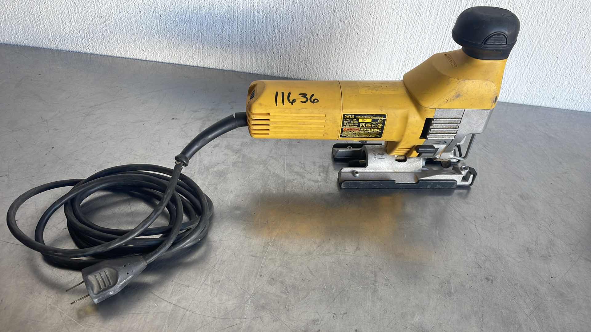 Photo 3 of DEWALT DW323 VARIABLE SPEED 6Omm JIG SAW