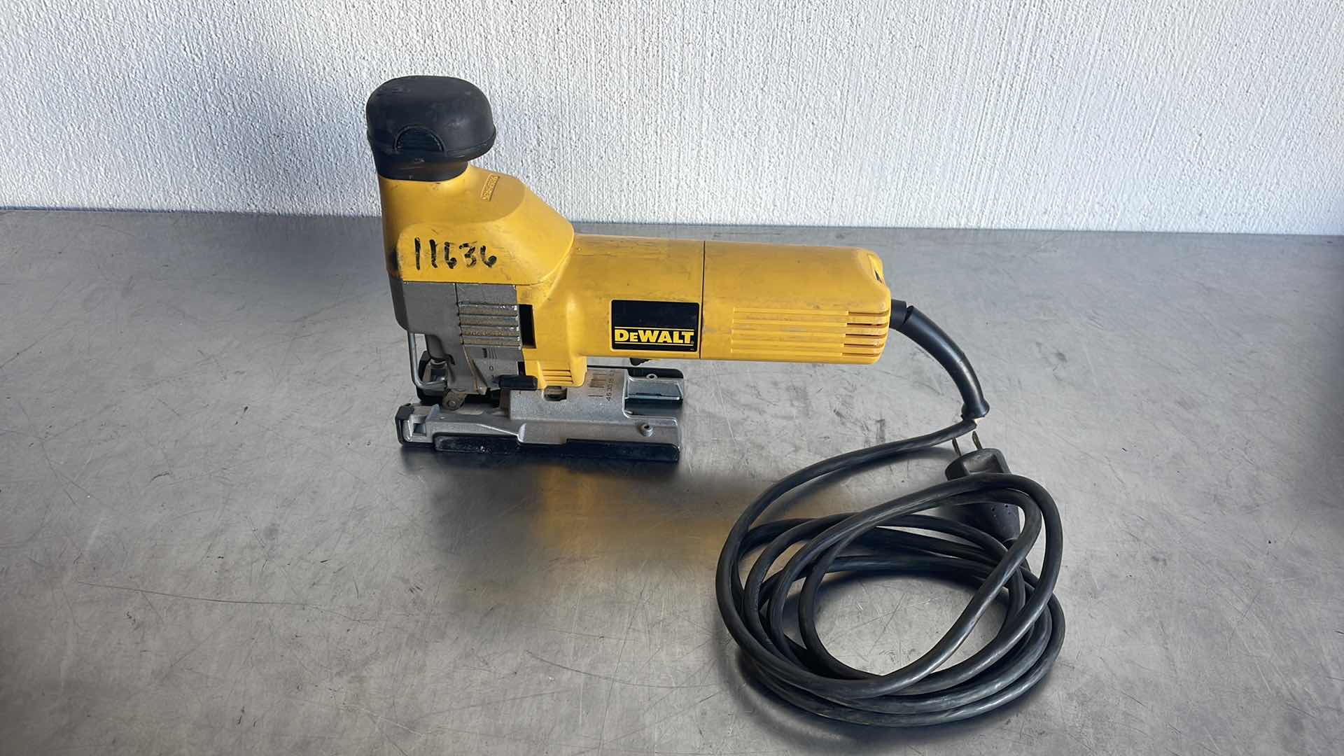 Photo 1 of DEWALT DW323 VARIABLE SPEED 6Omm JIG SAW