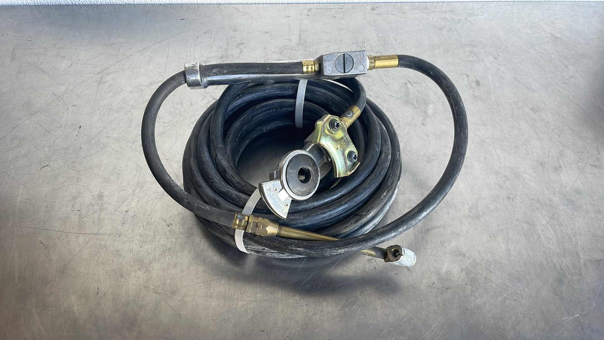 Photo 1 of MILTON S-506 INFLATOR GAUGE W/ GOODYEAR 200PSI HOSE & PHILLIPS GLADHAND CONNECTOR