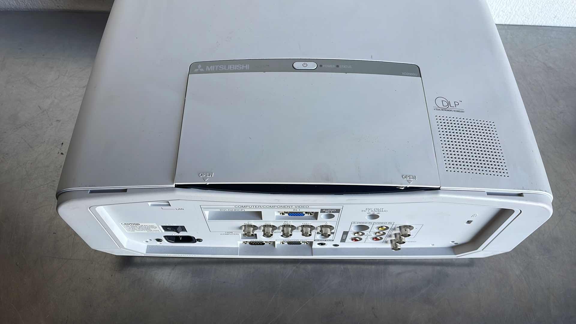 Photo 2 of MITSUBISHI ELECTRIC DLP PROJECTOR MODEL XD2000U