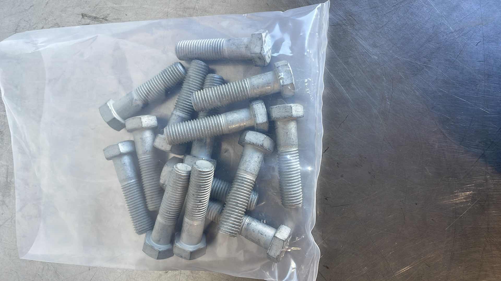 Photo 1 of M20 X 2.5 X 80MM CAT GRADE 11.9 BOLTS 14PCS