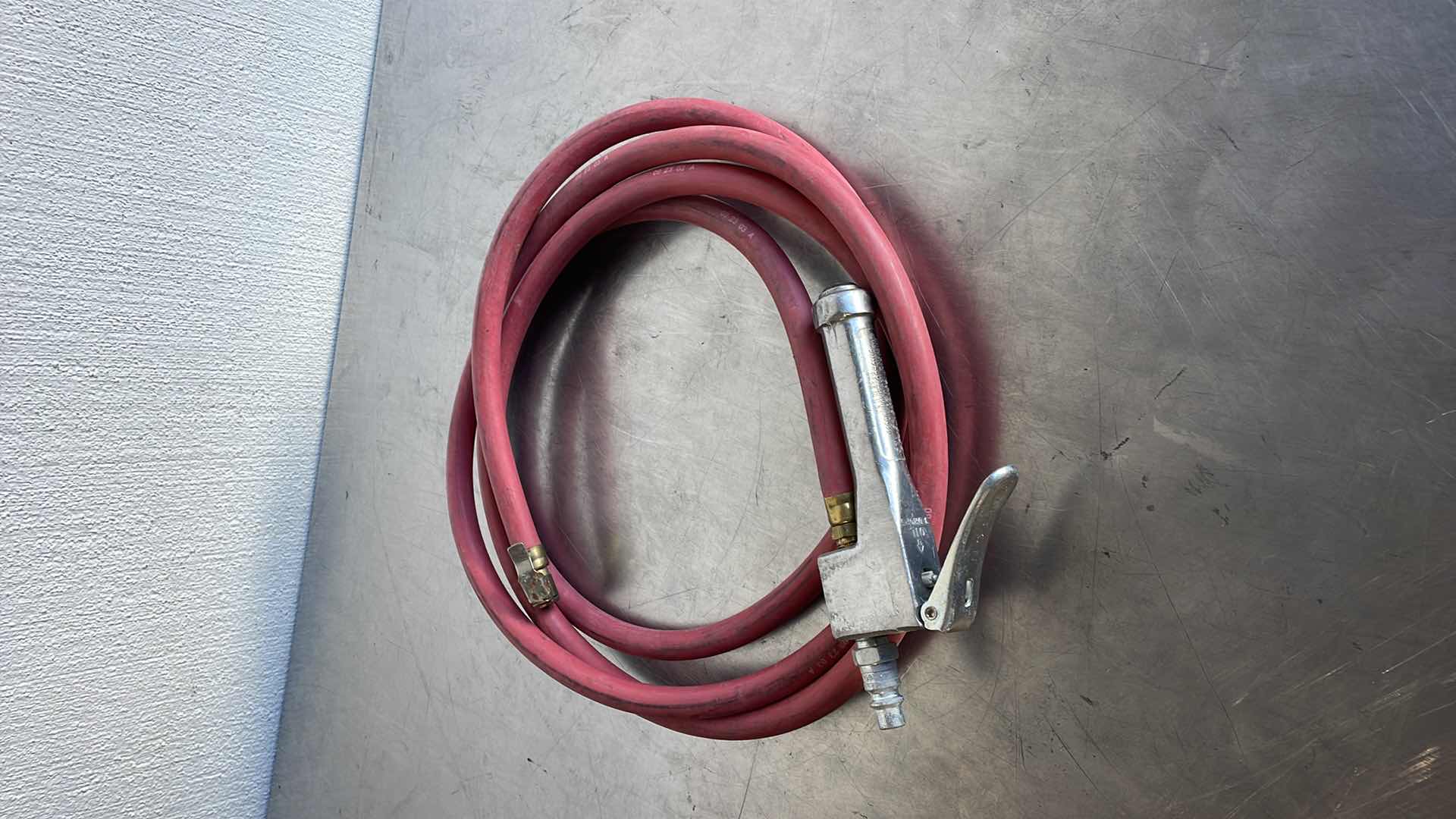 Photo 1 of MILTON AIR HOSE WITH GAUGE