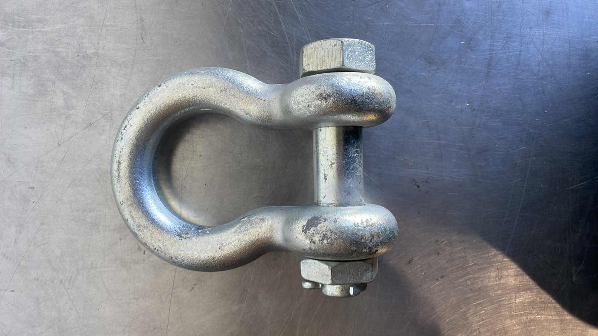 Photo 2 of SWL 21 TON SHACKLE