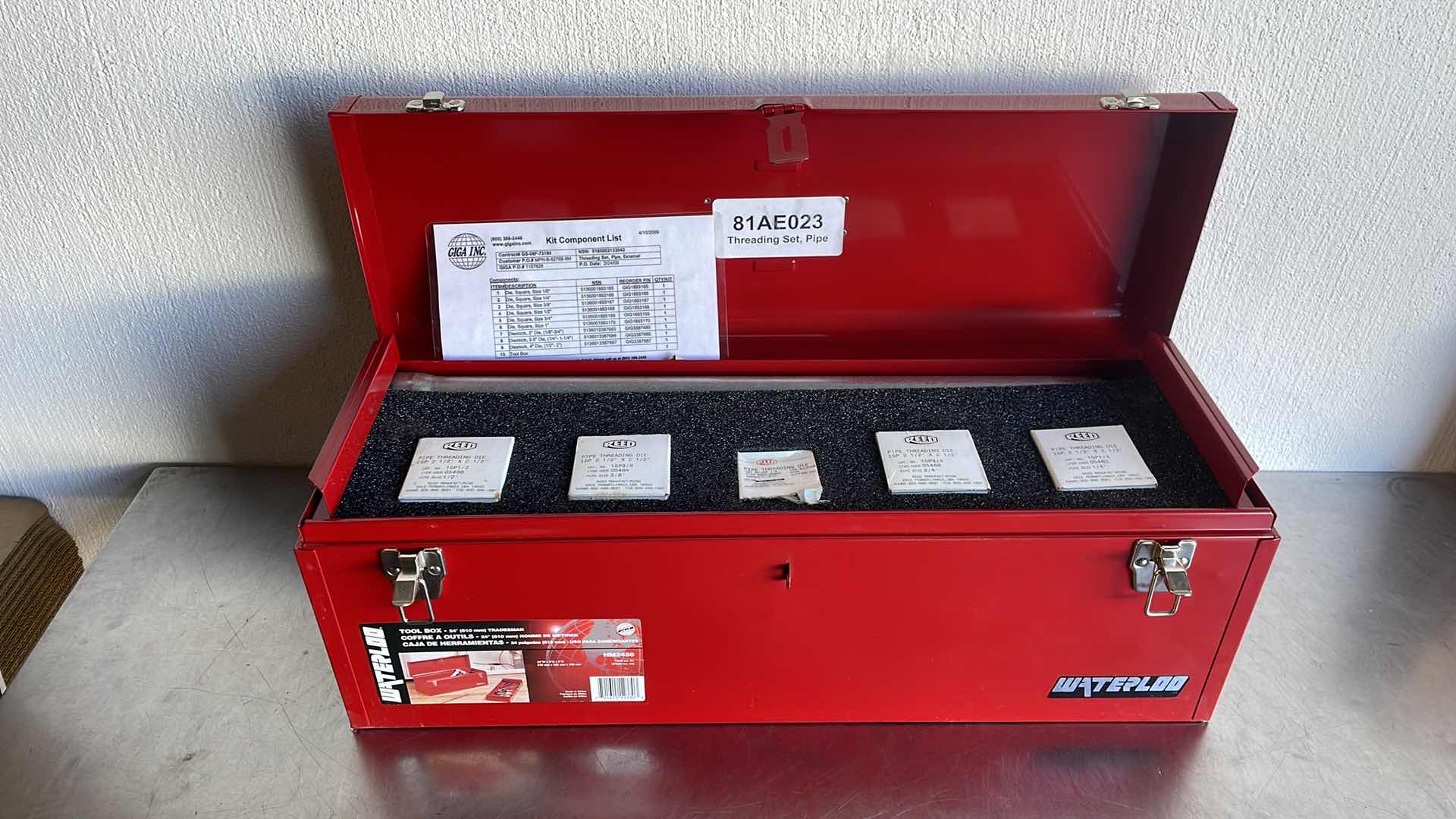 Photo 5 of WATERLOO HM2450 24” X 8” X 9” TOOLBOX WITH 81AE023 PIPE THREADING SET