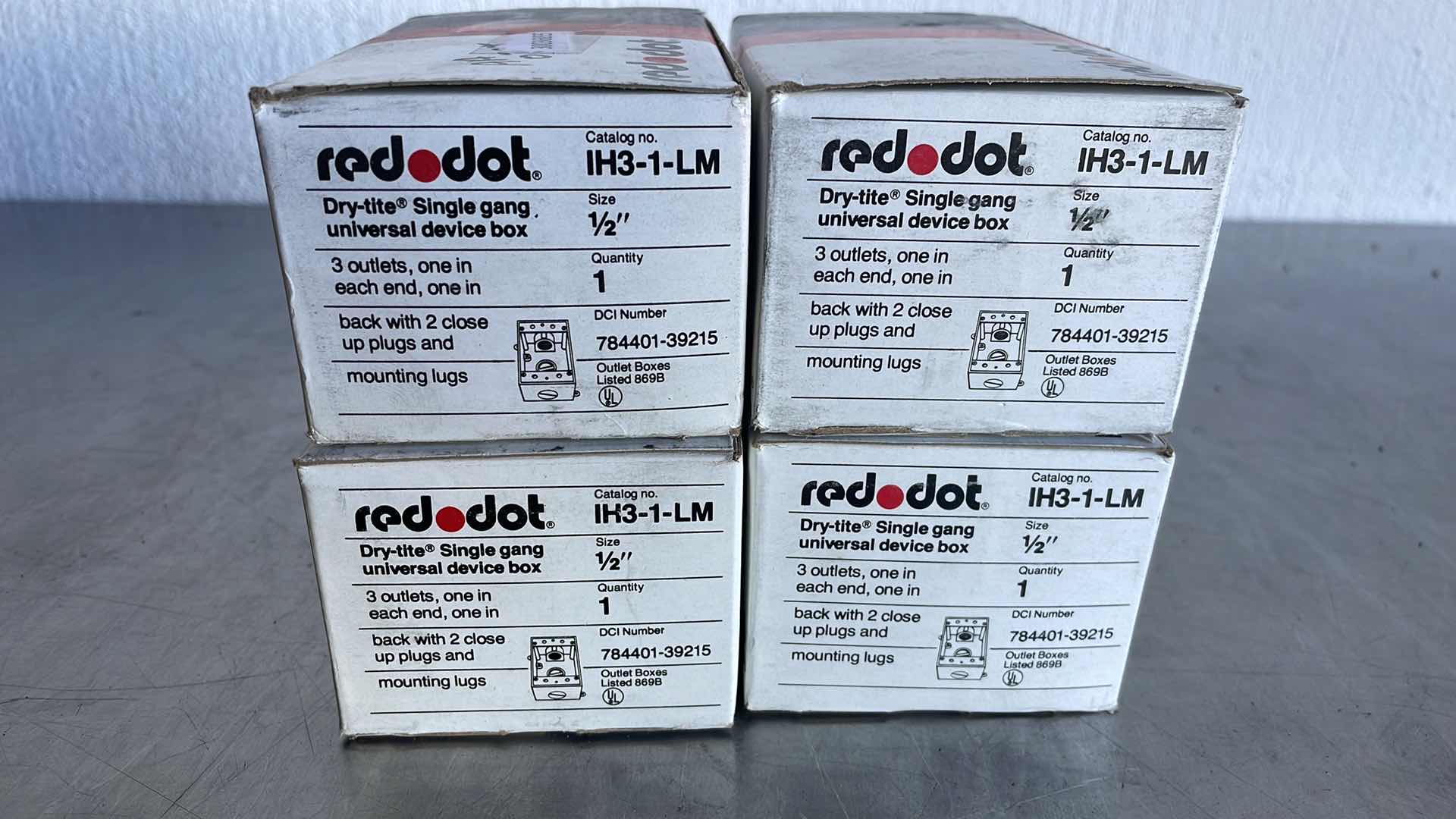 Photo 2 of REDDOT DRYTITE SINGLE GANG UNIVERSAL DEVICE BOX 1/2” 
IH3-1-LM (4)