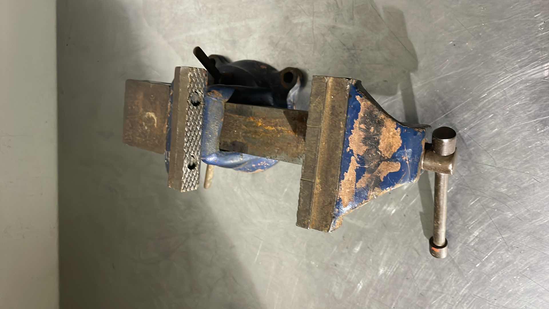 Photo 5 of BENCH VISE 4” JAW WIDTH