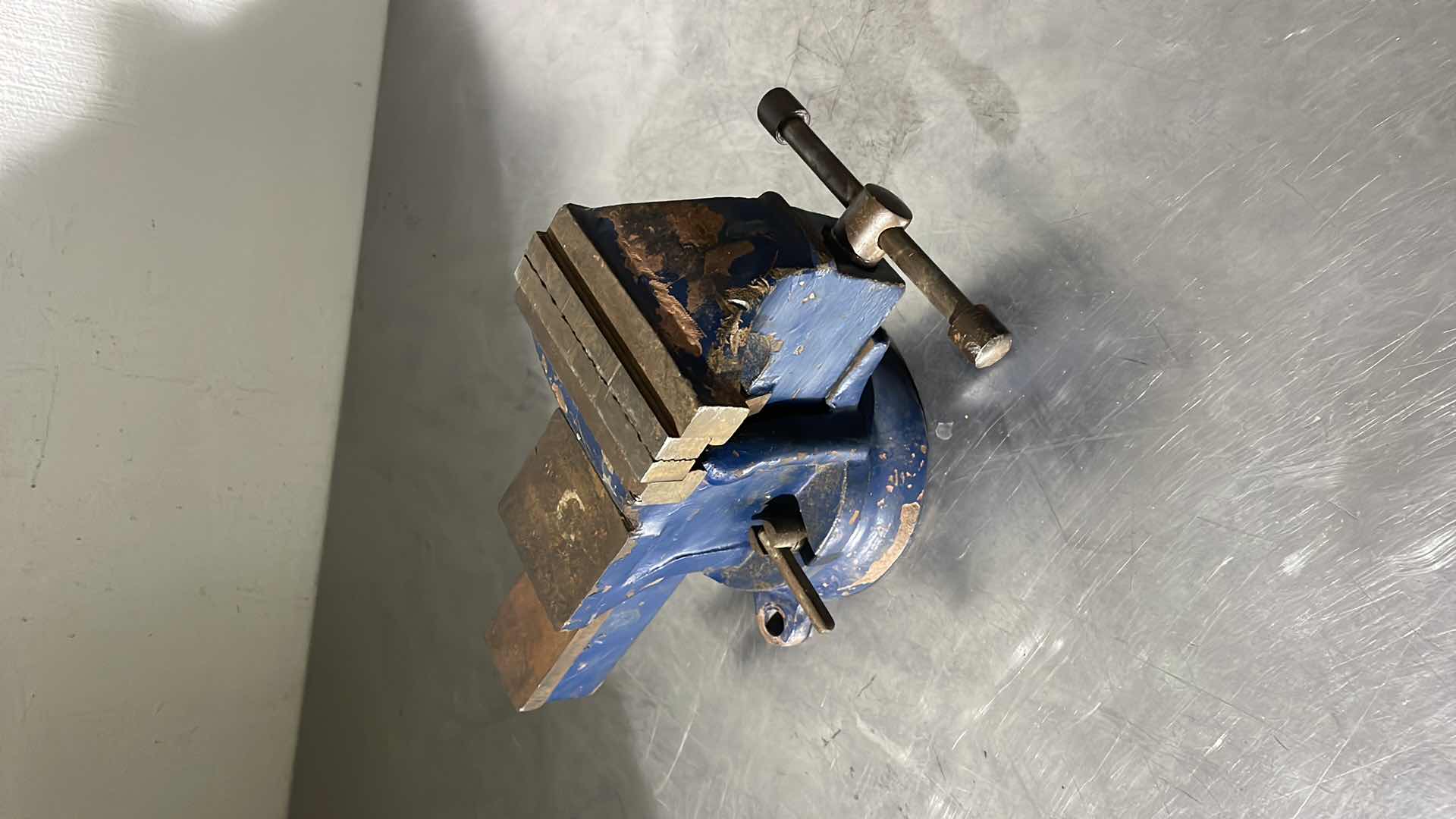 Photo 2 of BENCH VISE 4” JAW WIDTH