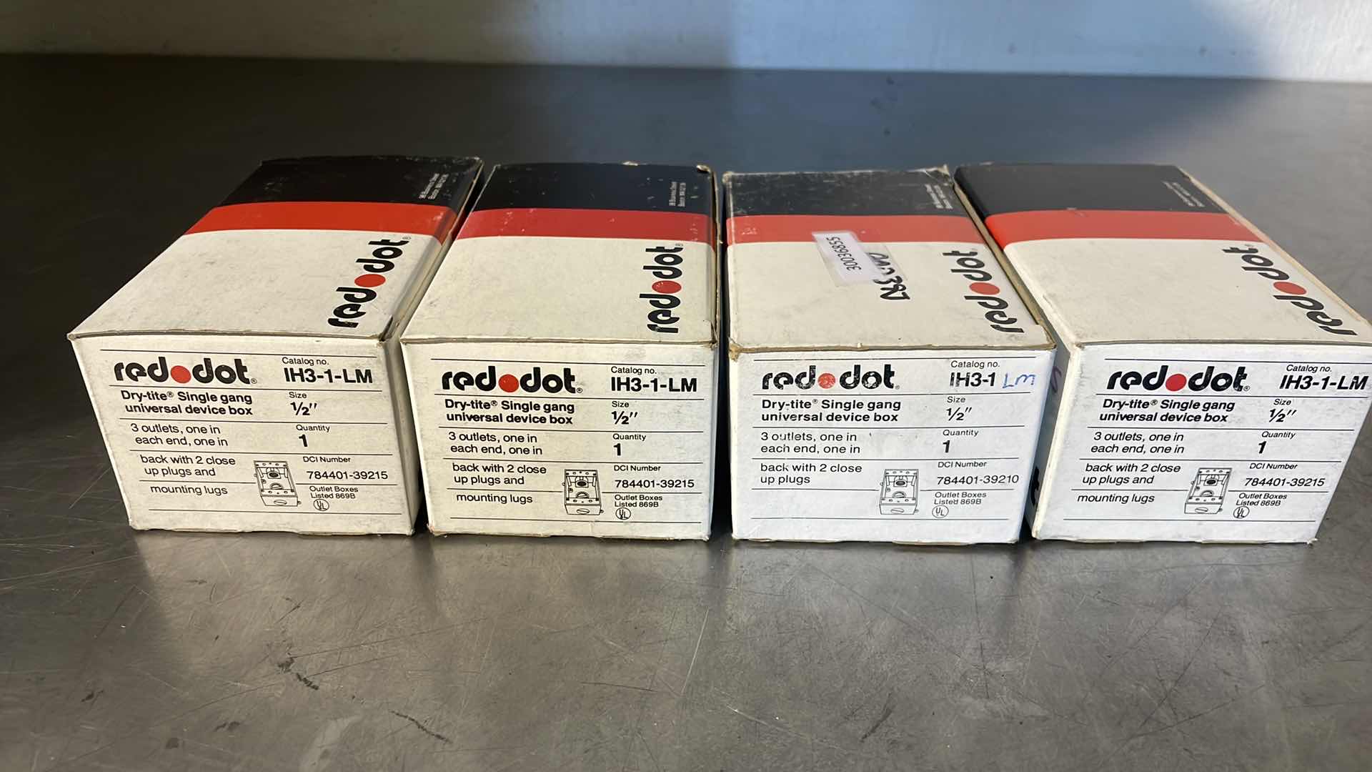 Photo 1 of REDDOT DRYTITE SINGLE GANG UNIVERSAL DEVICE BOX 1/2” IH3-1-LM (4)