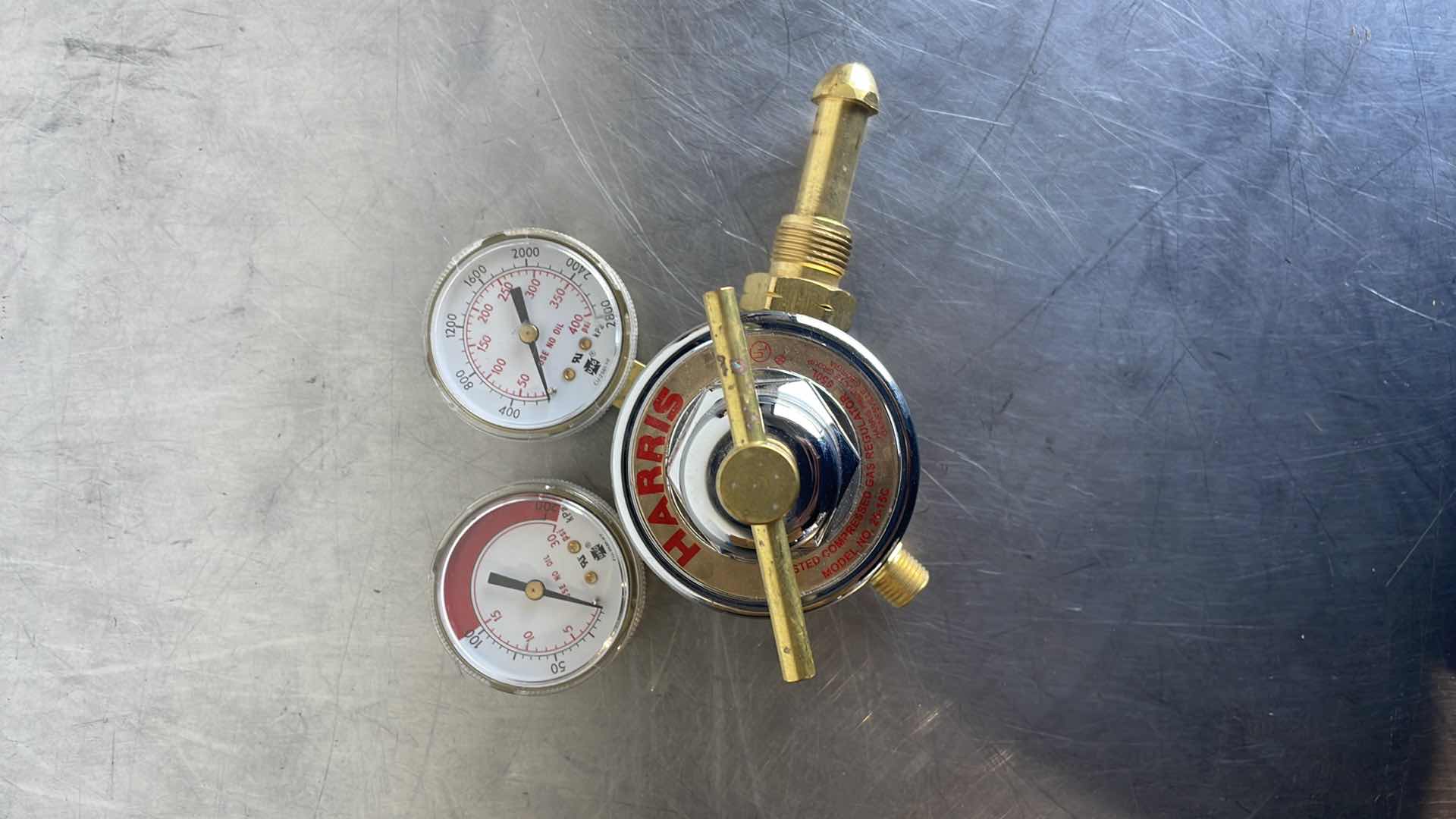 Photo 1 of HARRIS 25-15C 650L COMPRESSED GAS REGULATOR 30/400 PSI W/GAUGES