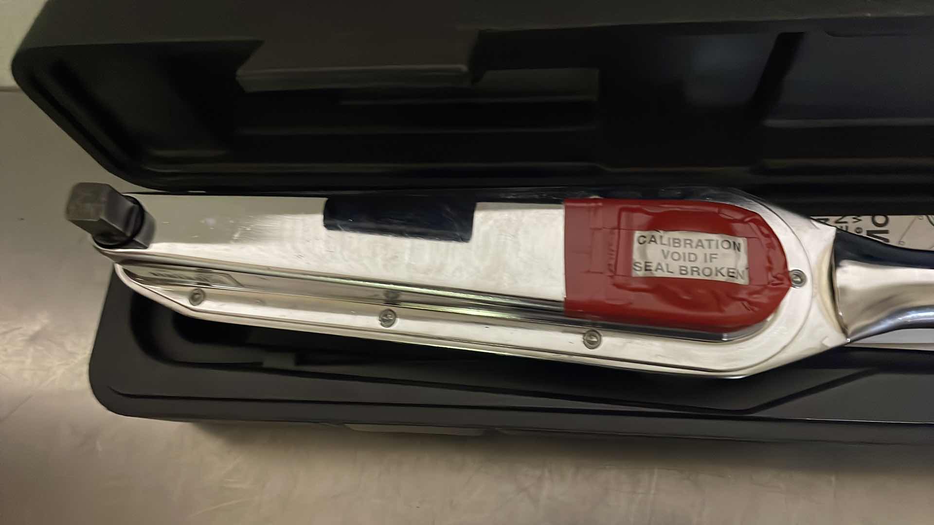 Photo 4 of PRECISION INSTRUMENTS DIAL TYPE 1/2” DRIVE TORQUE WRENCH D3F250FL