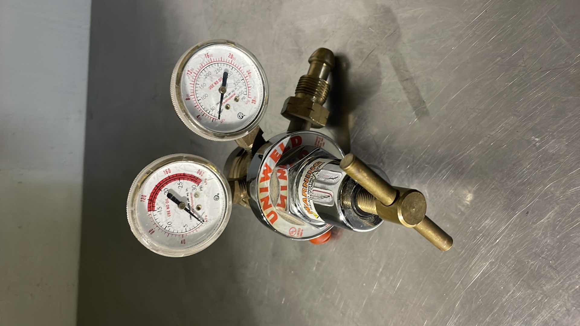 Photo 1 of UNIWELD FUEL GAS SERIES COMPRESSED GAS REGULATOR