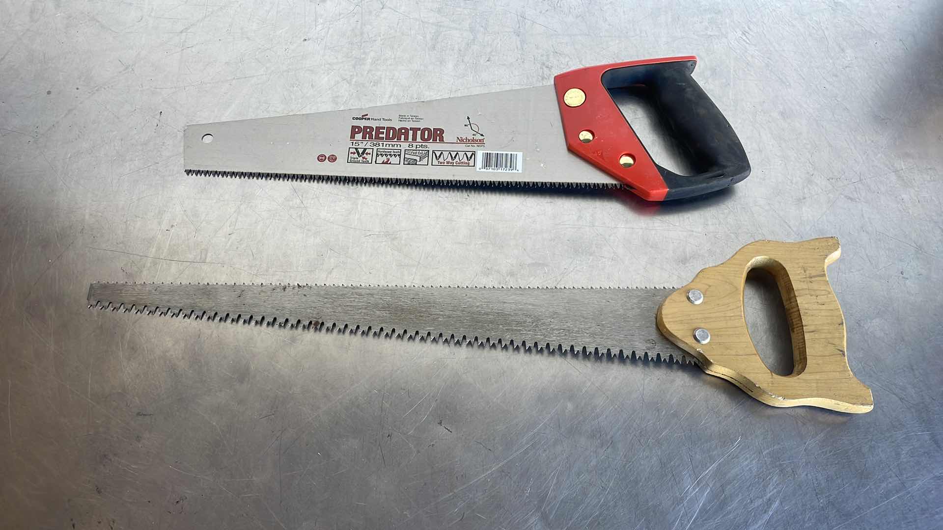 Photo 2 of NICHOLSON NSP1 15" X 8 POINT STANDARD HARD POINT TOOTH PREDATOR HANDSAW & VINTAGE DOUBLE-SIDED HAND SAW