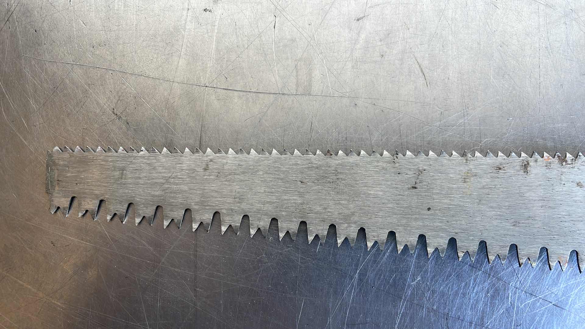 Photo 3 of NICHOLSON NSP1 15" X 8 POINT STANDARD HARD POINT TOOTH PREDATOR HANDSAW & VINTAGE DOUBLE-SIDED HAND SAW