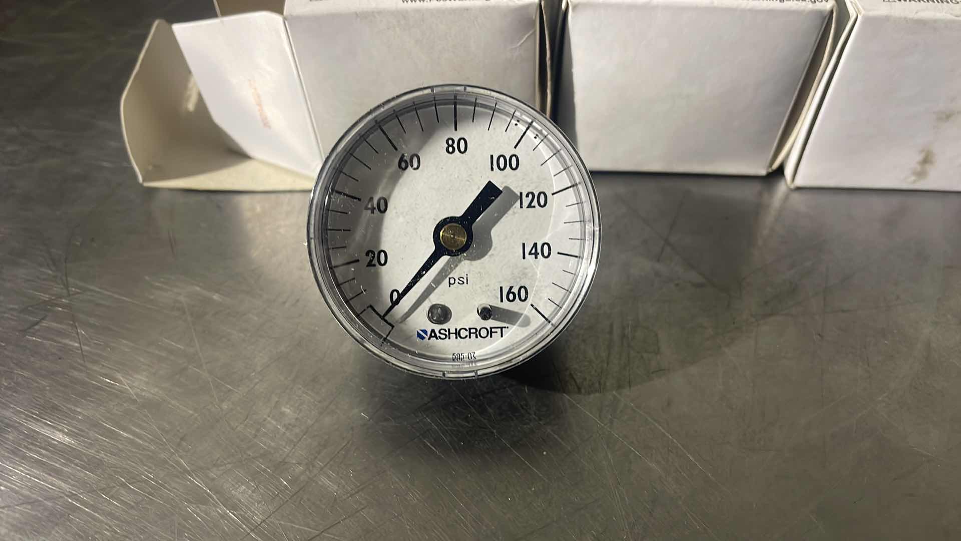 Photo 2 of ASHCROFT 20W-1005PH-02B-160 2INCH DIAL SIZE, DISCONTINUED BY MANUFACTURER, PRESSURE GAUGE, 1/4INCH NPT, CONNECTION TYPE MNPT, 0-160PSI (3)