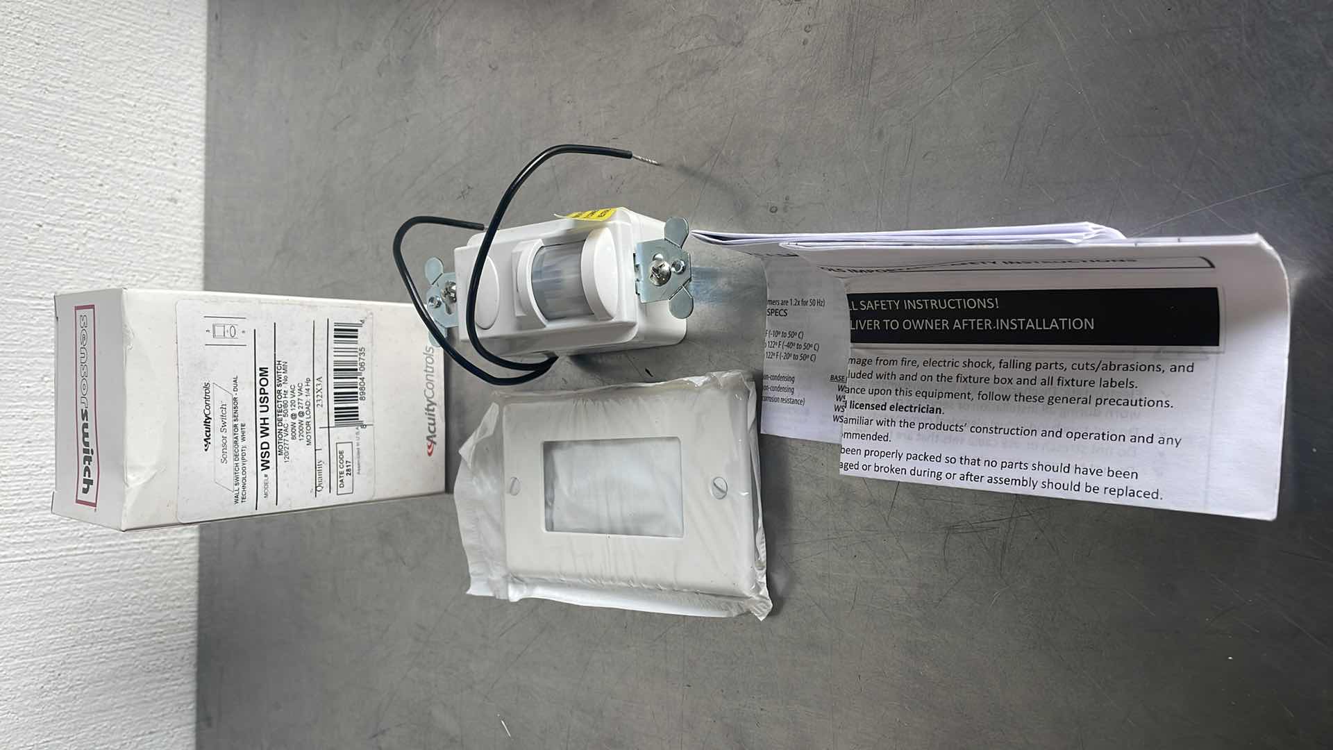 Photo 1 of SENSOR SWITCH
WALL SWITCH DECORATOR SENSOR - DUAL TECHNOLOGY-WHITE
MODEL# WSD WH USPOM
MOTION DETECTOR SWITCH
120/277 VAC • 50/60 HZ • NO MIN
800W @ 120 VAC
1200W @ 277 VAC
MOTOR LOAD: 1/4 Hp