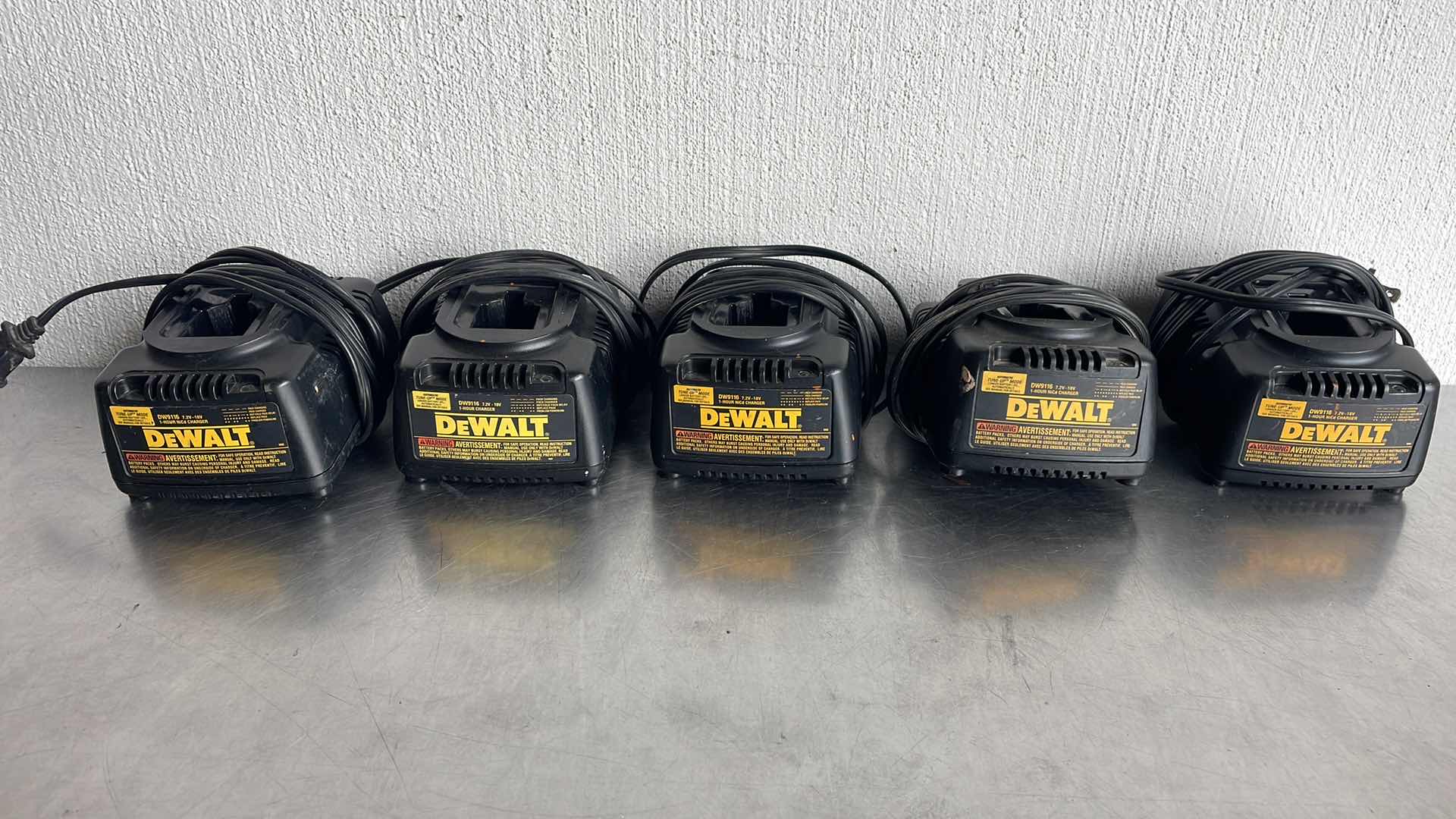 Photo 1 of DEWALT DW9116 1HOUR CHARGER 7.2V-18v (5)