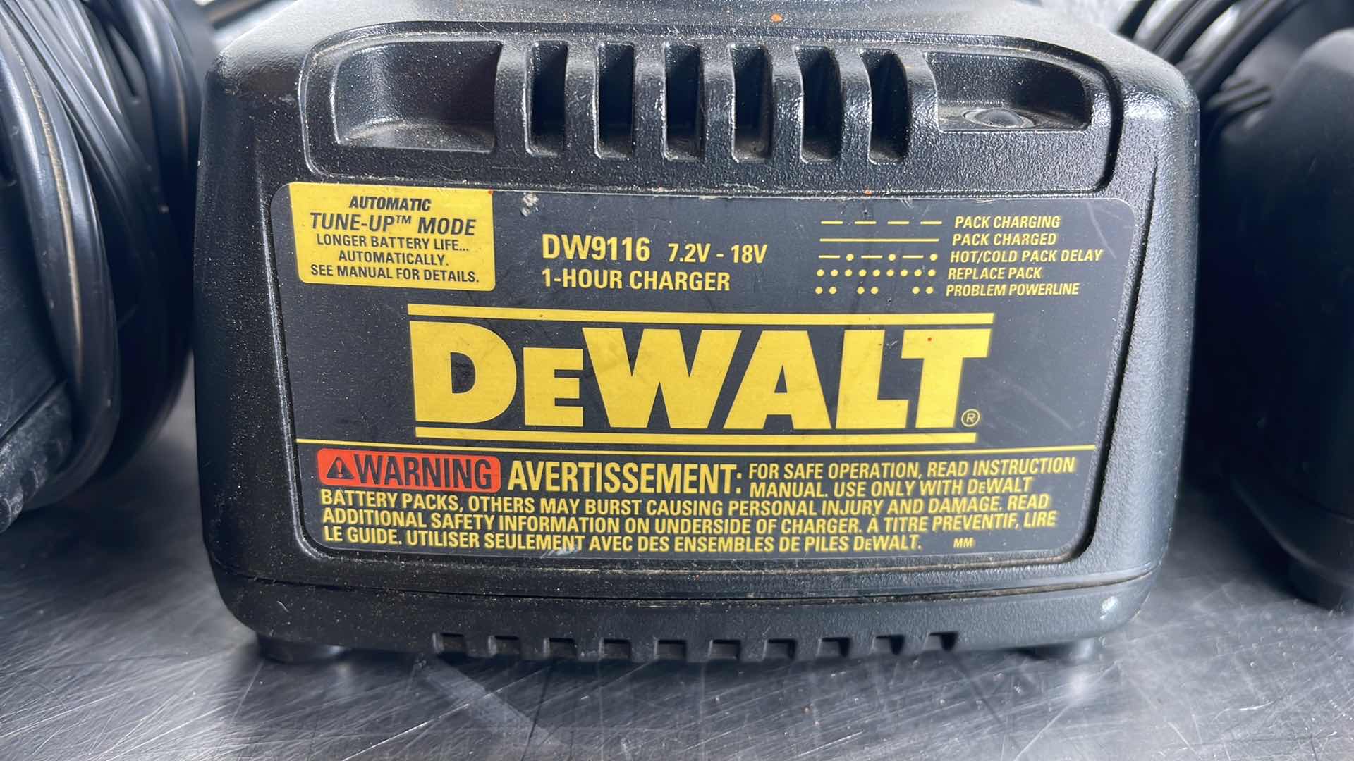 Photo 3 of DEWALT DW9116 1HOUR CHARGER 7.2V-18v (5)