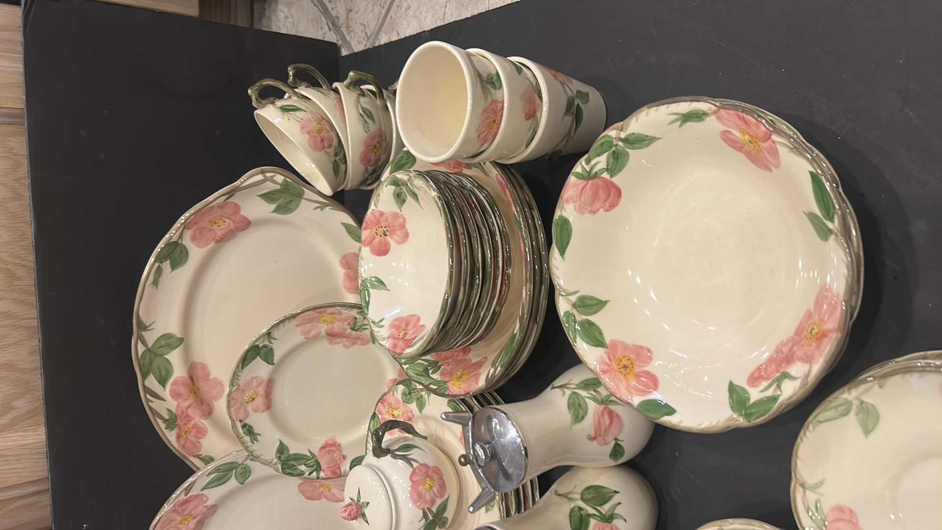 Photo 2 of 85 PIECE FRANCISCAN DESERT ROSE COLLECTION - BEAUTIFUL IVORY AND PINK FLORAL DINNERWARE SET in