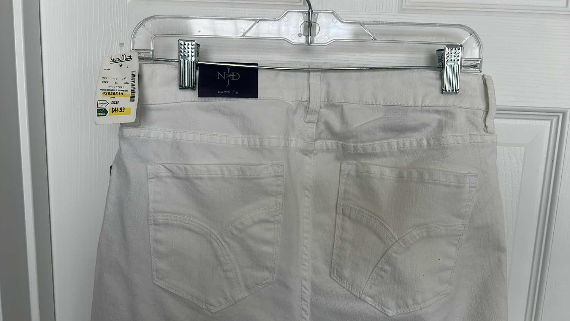 Photo 3 of NEW NYDJ WHITE JEANS SIZE 6 $45