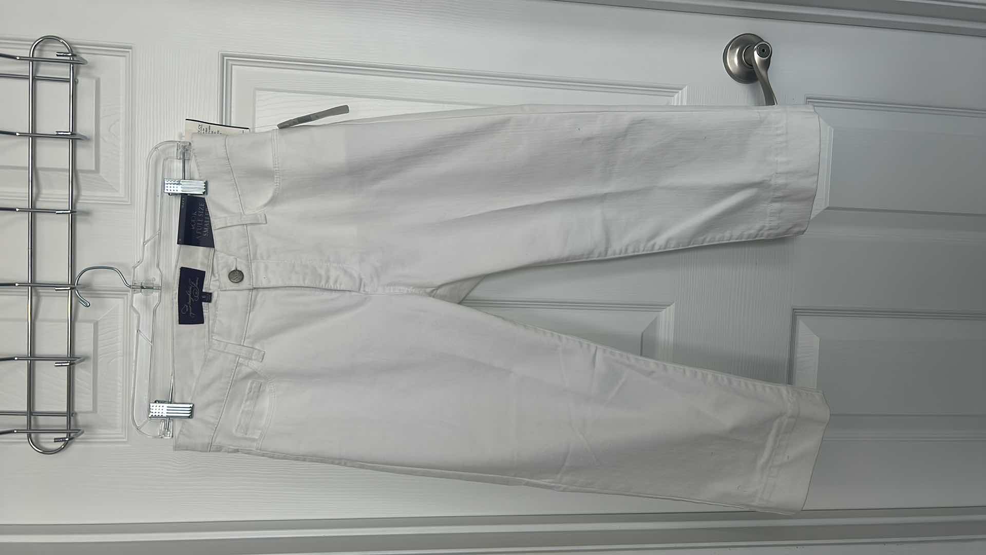 Photo 5 of NEW NYDJ WHITE JEANS SIZE 6 $45