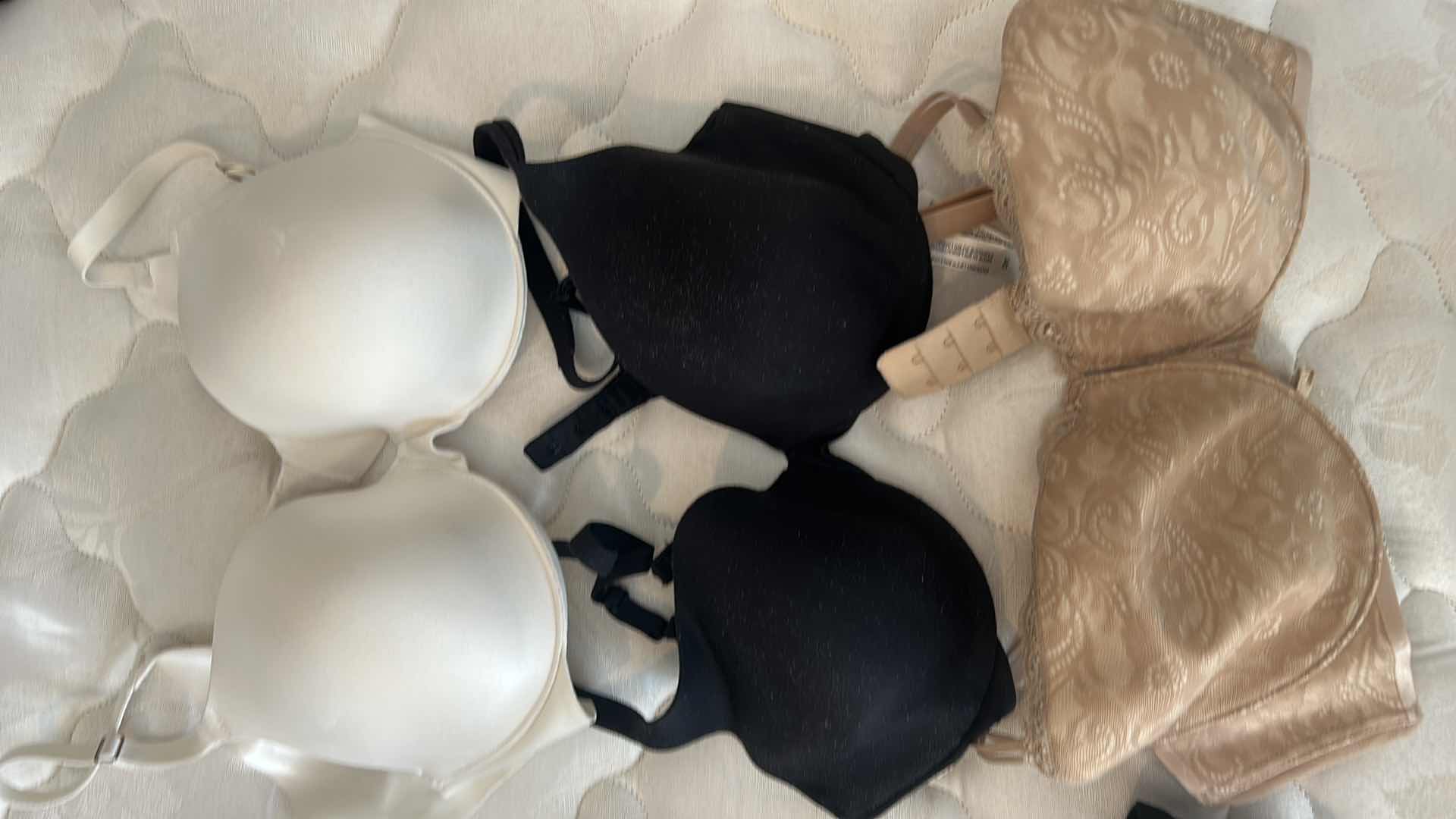 Photo 3 of 6 BRAS 34 and 36 C SOMA, MAIDENFORM AND VICTORIAS SECRET