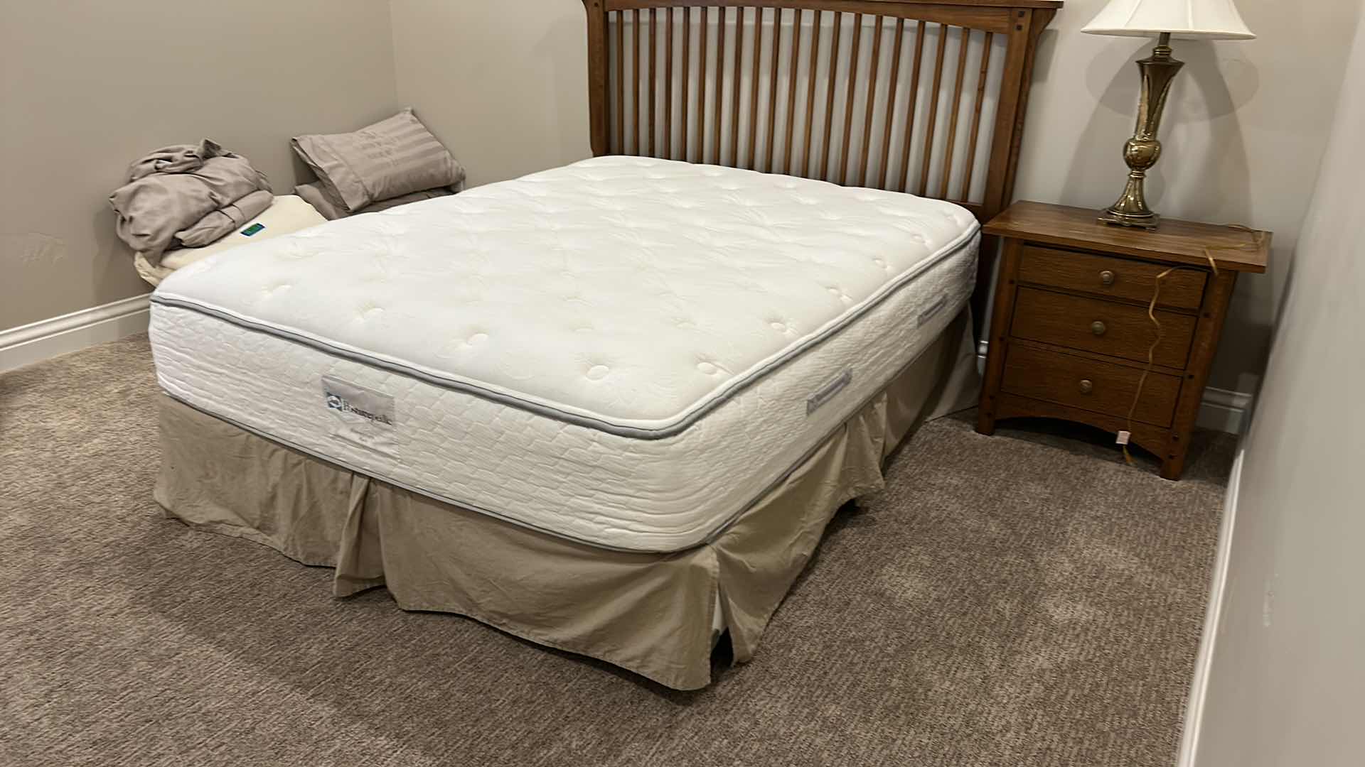 Photo 4 of SEALY POSTUREPEDIC BARRYTON PLUSH QUEEN MATTRESS ( ALL ELSE SOLD SEPARATELY)