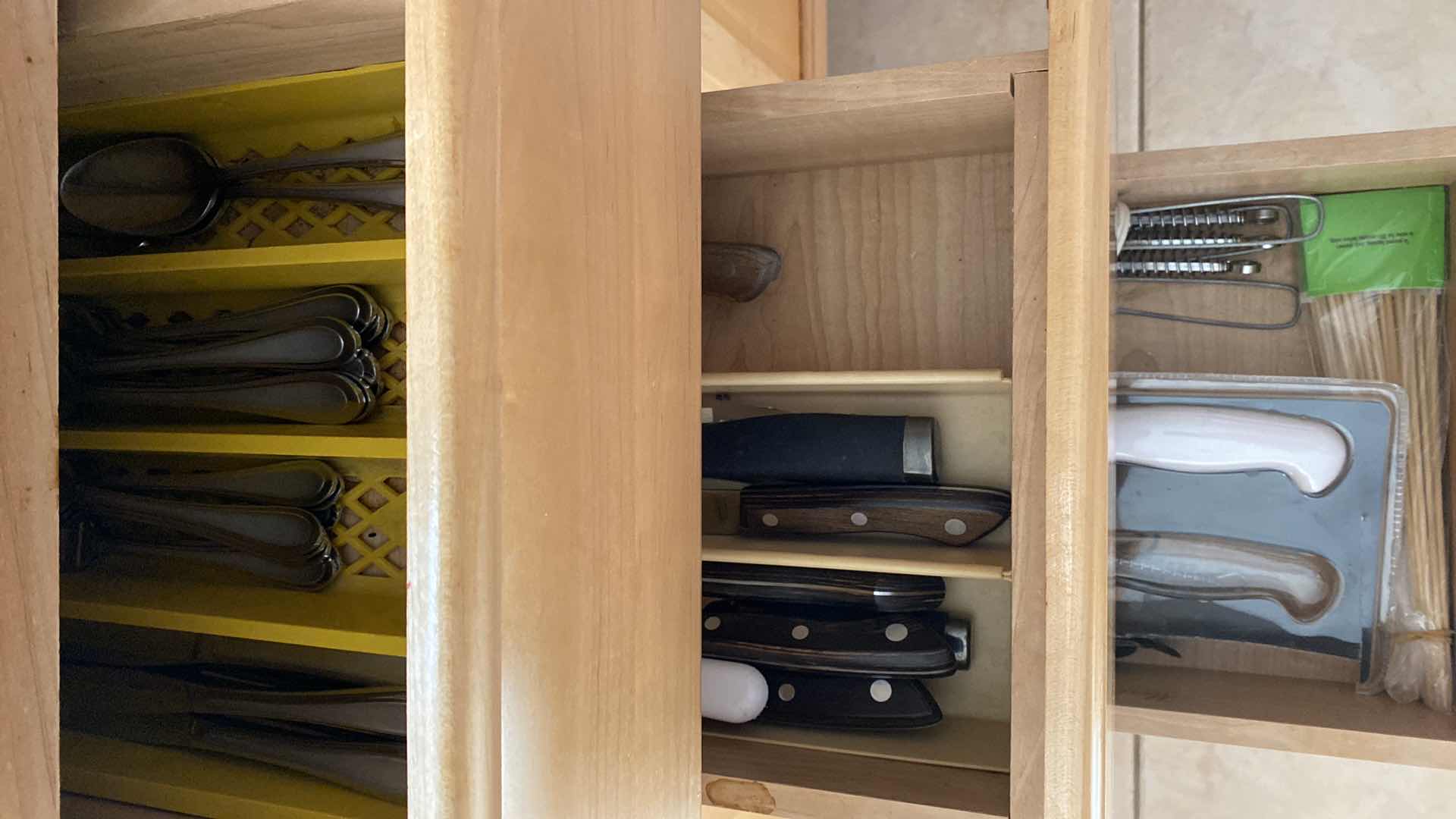 Photo 1 of CONTENTS OF 3 KITCHEN DRAWERS SILVERWARE AND KNIVES