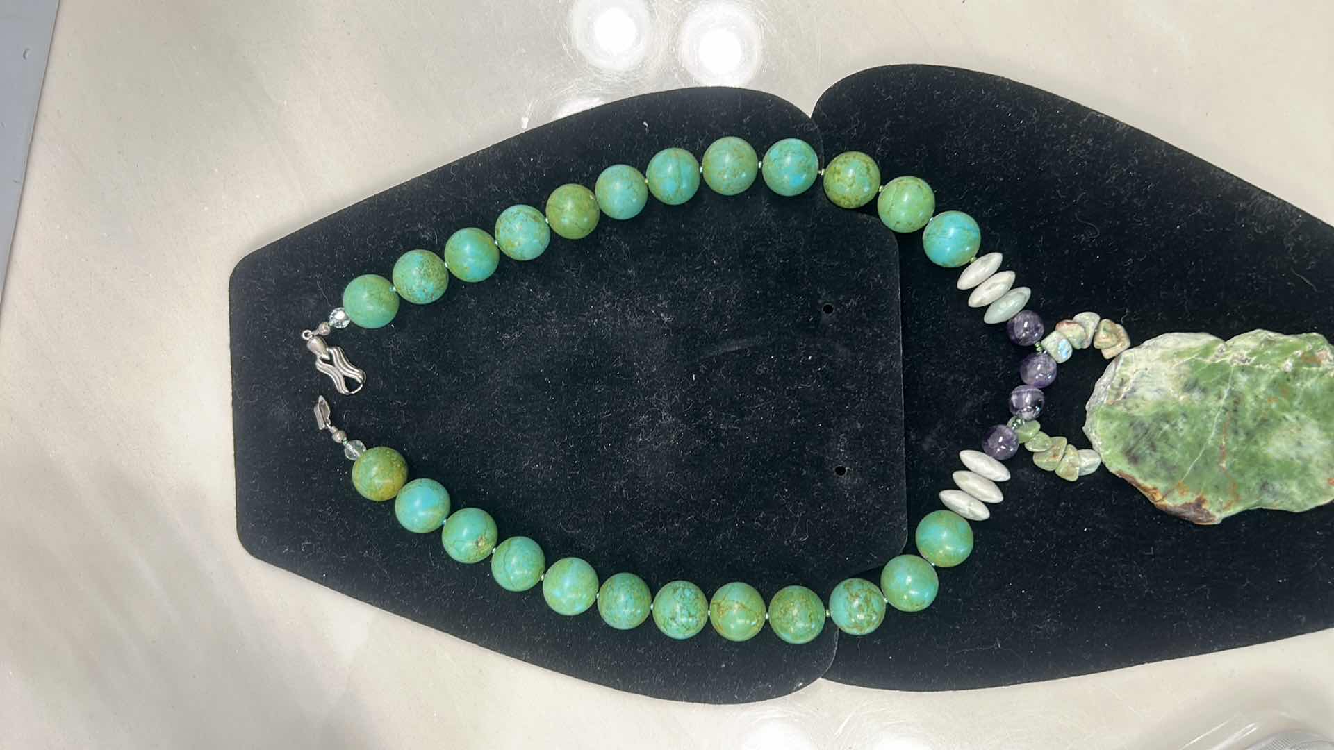 Photo 3 of STUNNING STONE NECKLACE, JADE MEASURES 2 1/4” x 3 1/4” ROUND 1/2” CHRYSOPRASE BEADS