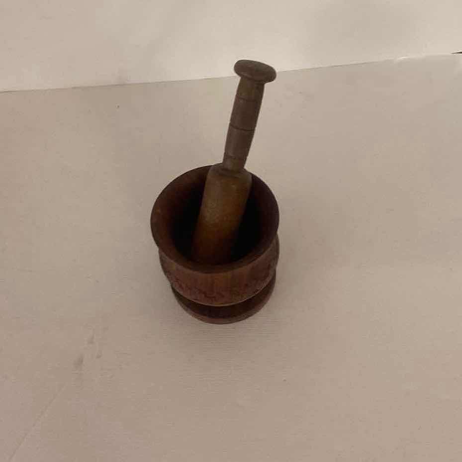 Photo 2 of ANTIQUE MORTAR H  4 1/2 “ PESTLE