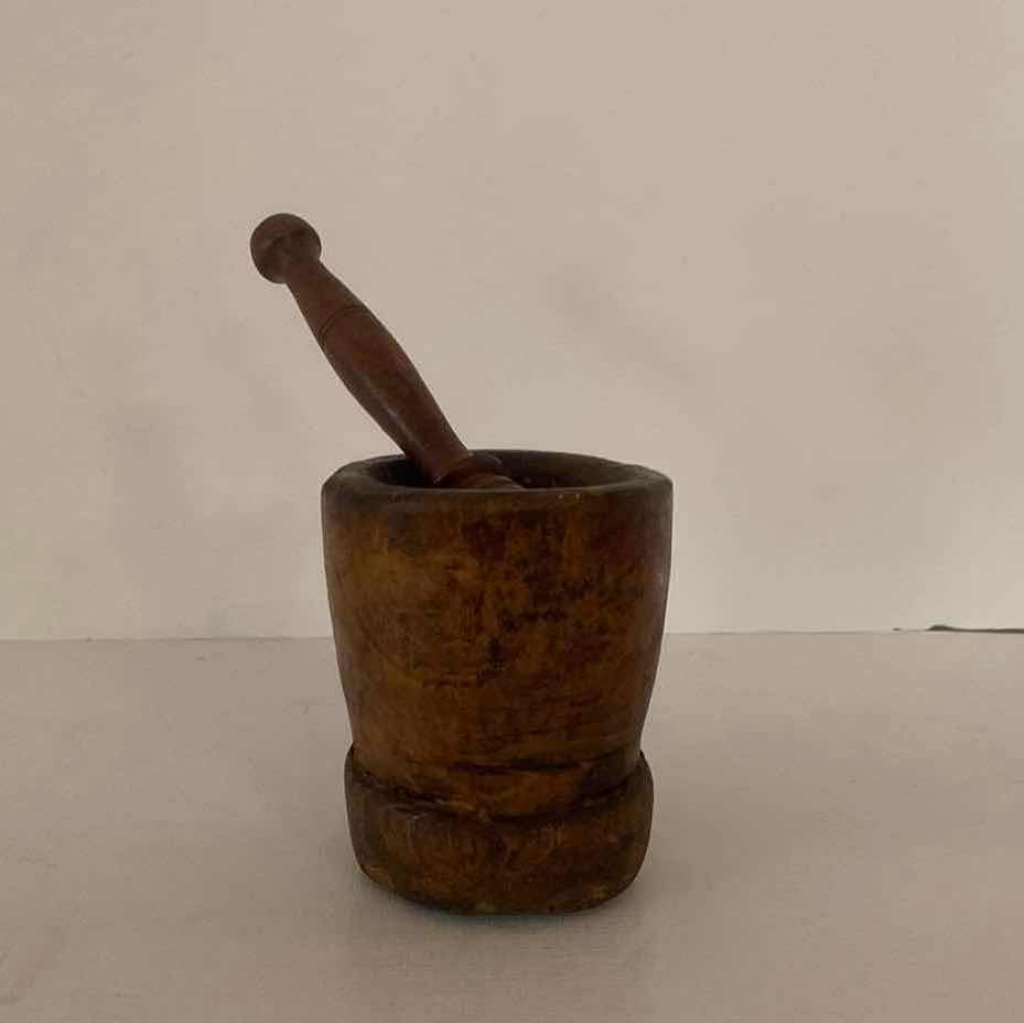 Photo 4 of ANTIQUE MORTAR H  4 1/2" &  PESTLE