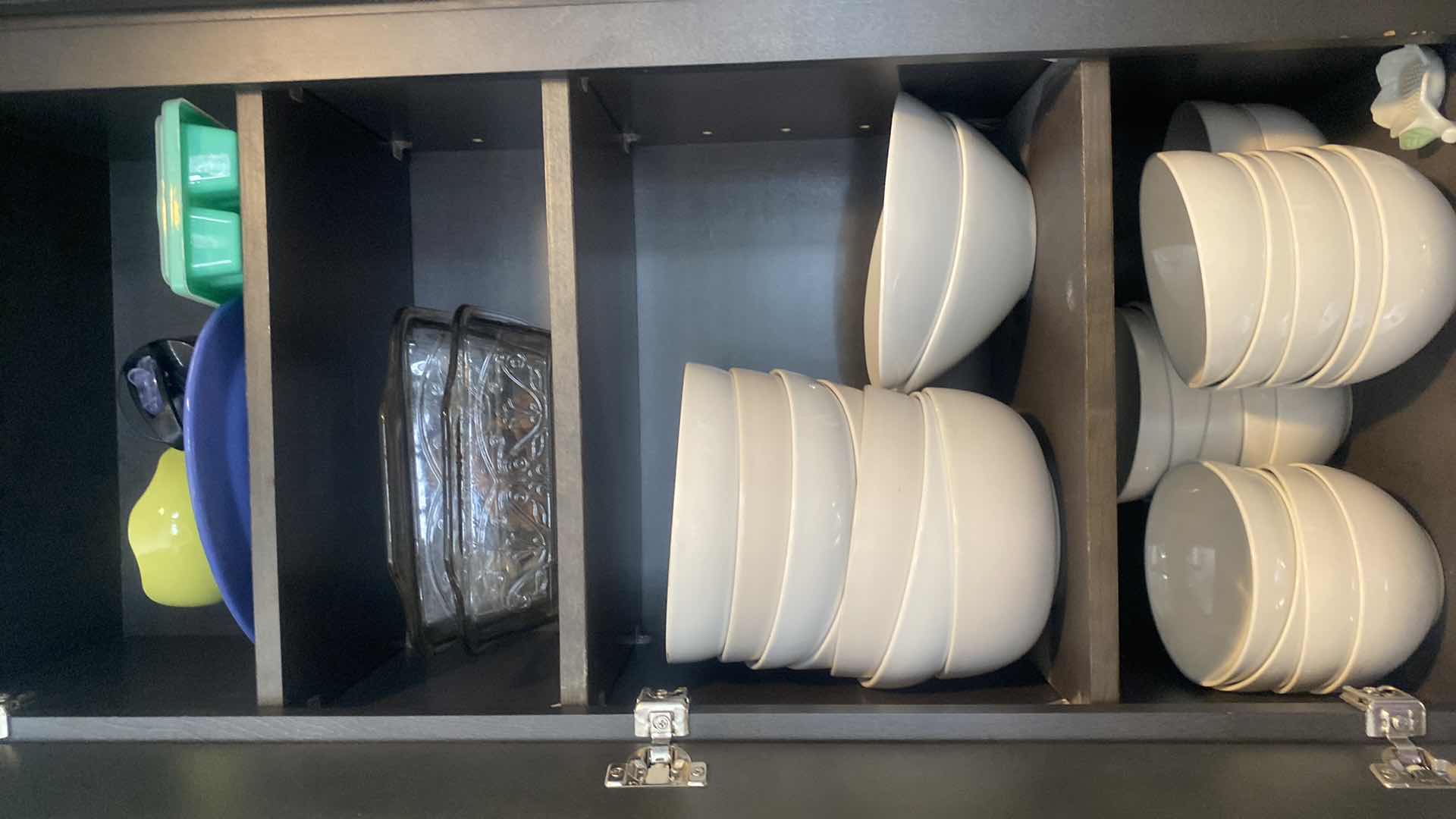 Photo 1 of CONTENTS KITCHEN CABINET-THOMSON POTTERY WHITE BOWLS & BAKEWARE