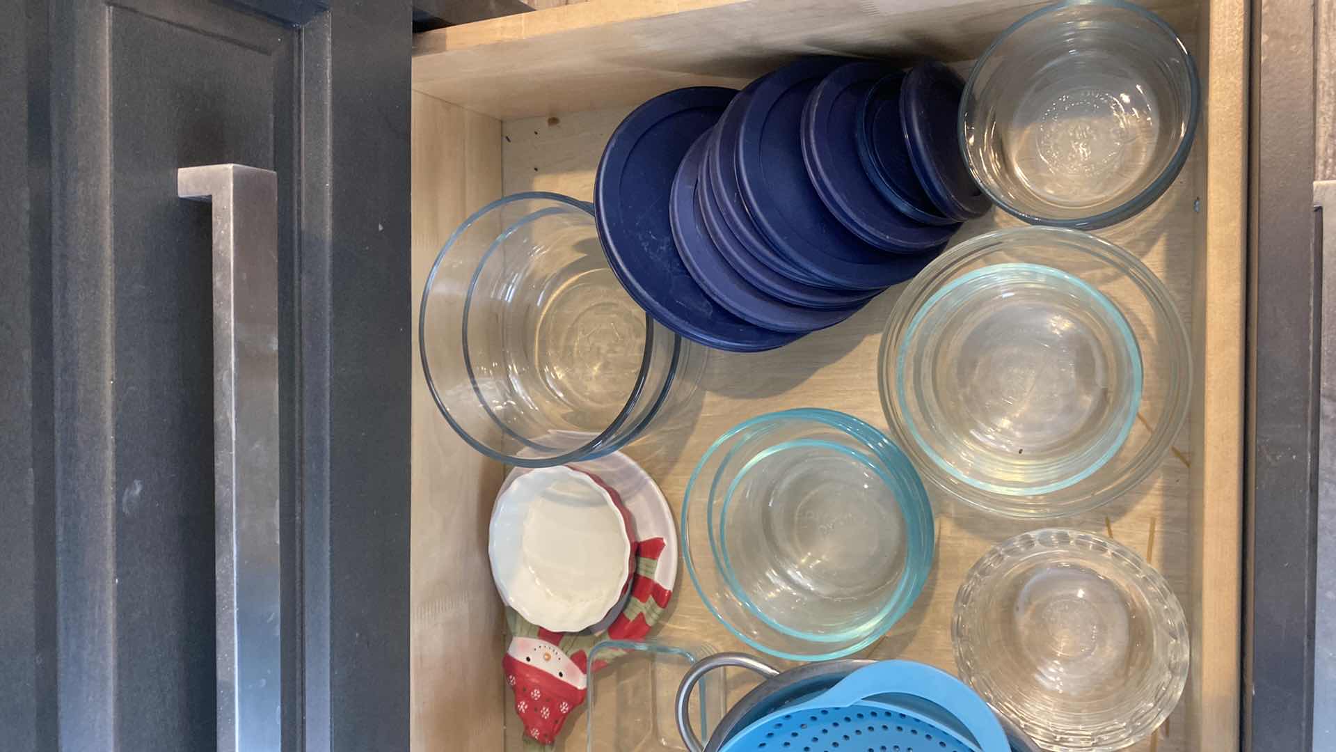 Photo 3 of CONTENTS KITCHEN CABINET-STRAINERS & GLASS STORAGE WITH LIDS