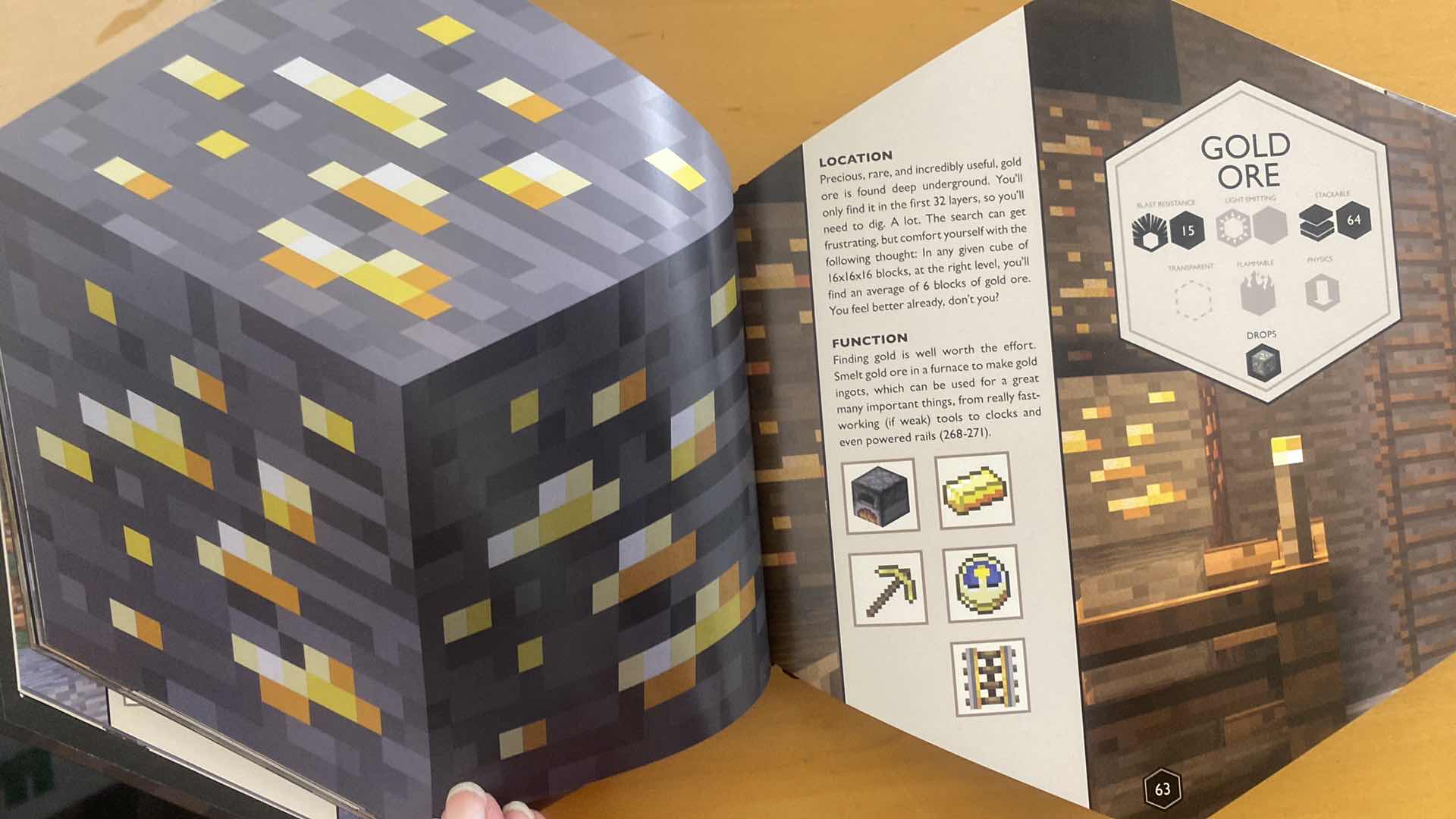 Photo 1 of MINECRAFT BLOCKOPEDIA BOOK IN BOX