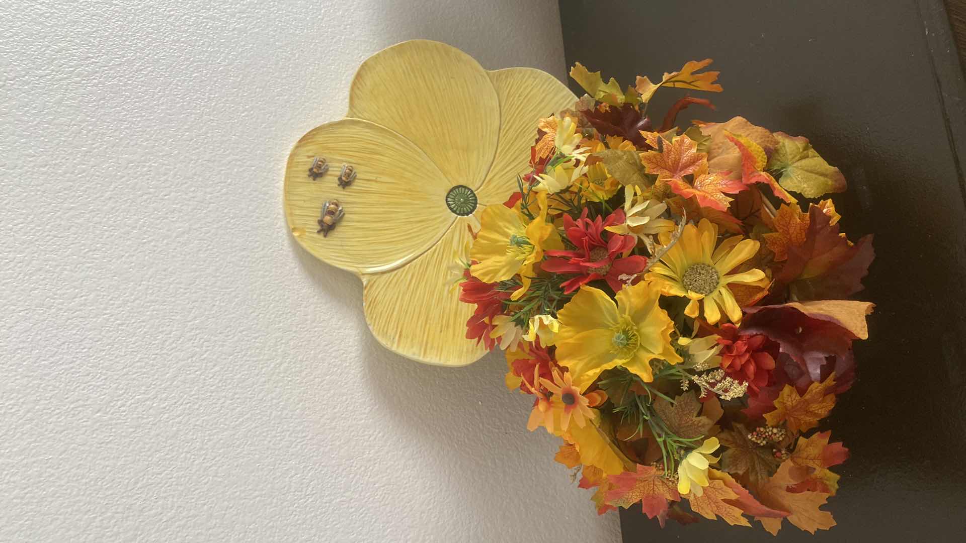 Photo 1 of PLATTER FAUX FLORAL PICTURE FRAME & DRUM H10”