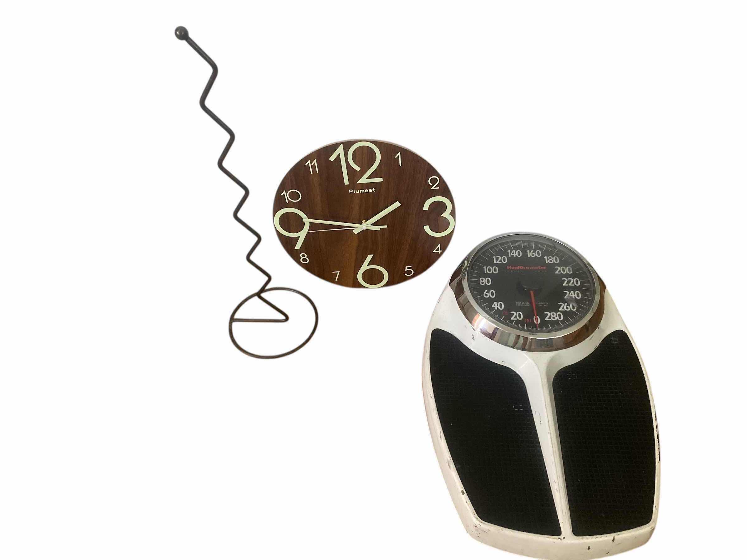 Photo 1 of HEALTH O METER SCALE, TP HOLDER & 10” CLOCK