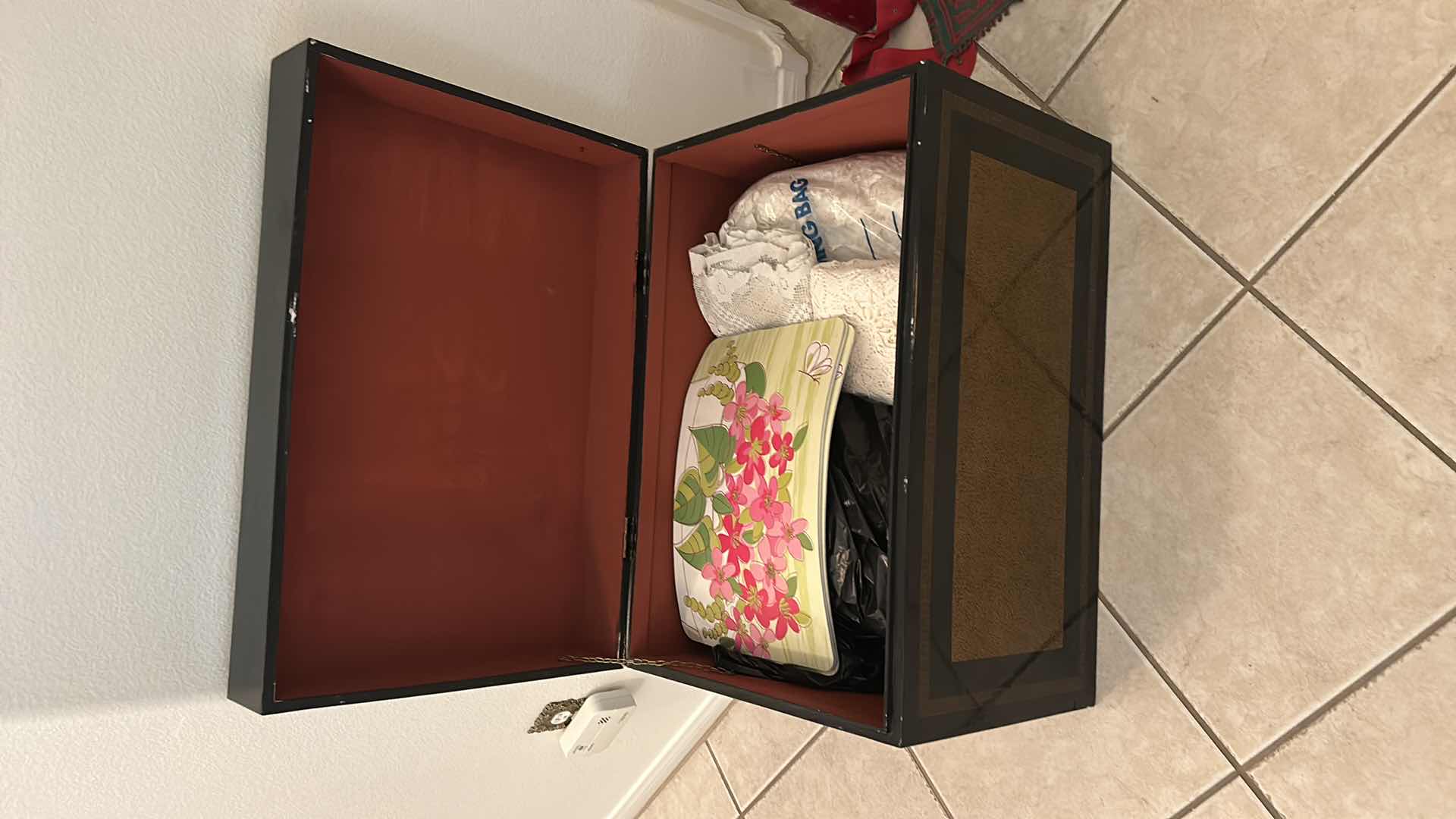 Photo 1 of HIGH GLOSS WOOD KEEPSAKE CHEST 29.5” x 20.75” x H19.75”